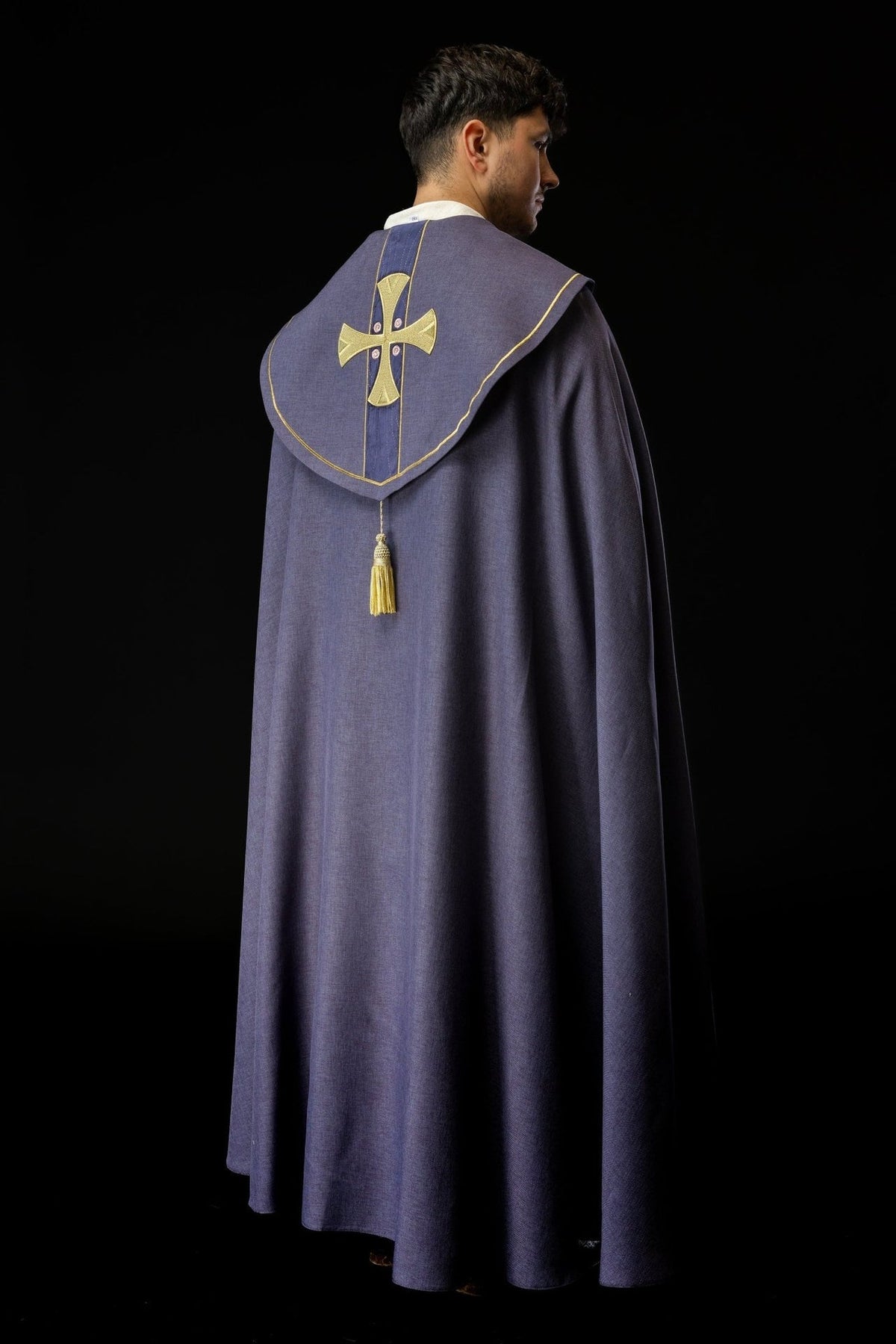 Kapa w haftowane złote krzyże z fioletowym aksamitem - SZATYLITURGICZNE.PL