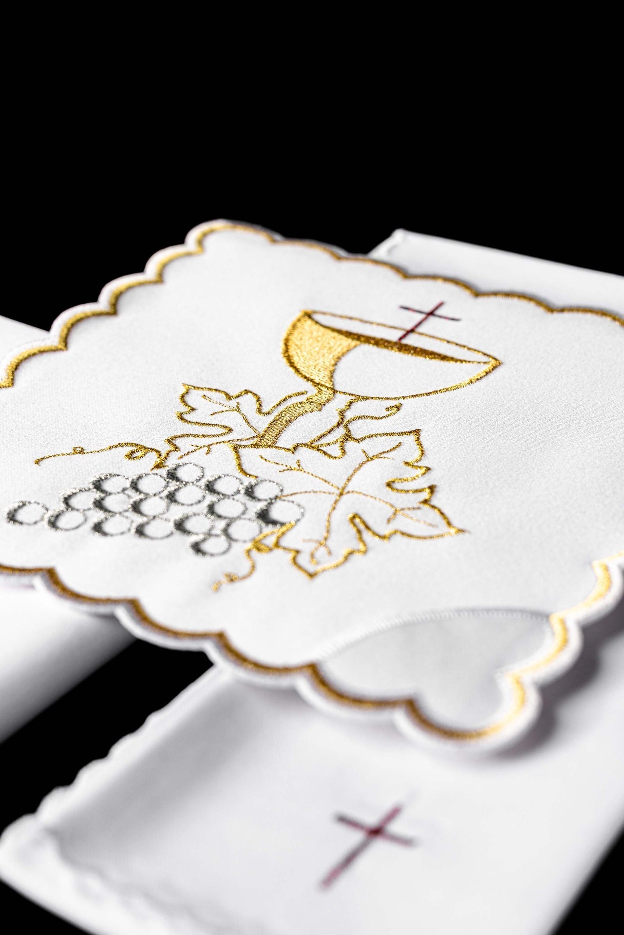 Komplet kielichowy haftowany z motywem eucharystycznym biały - SZATYLITURGICZNE.PL