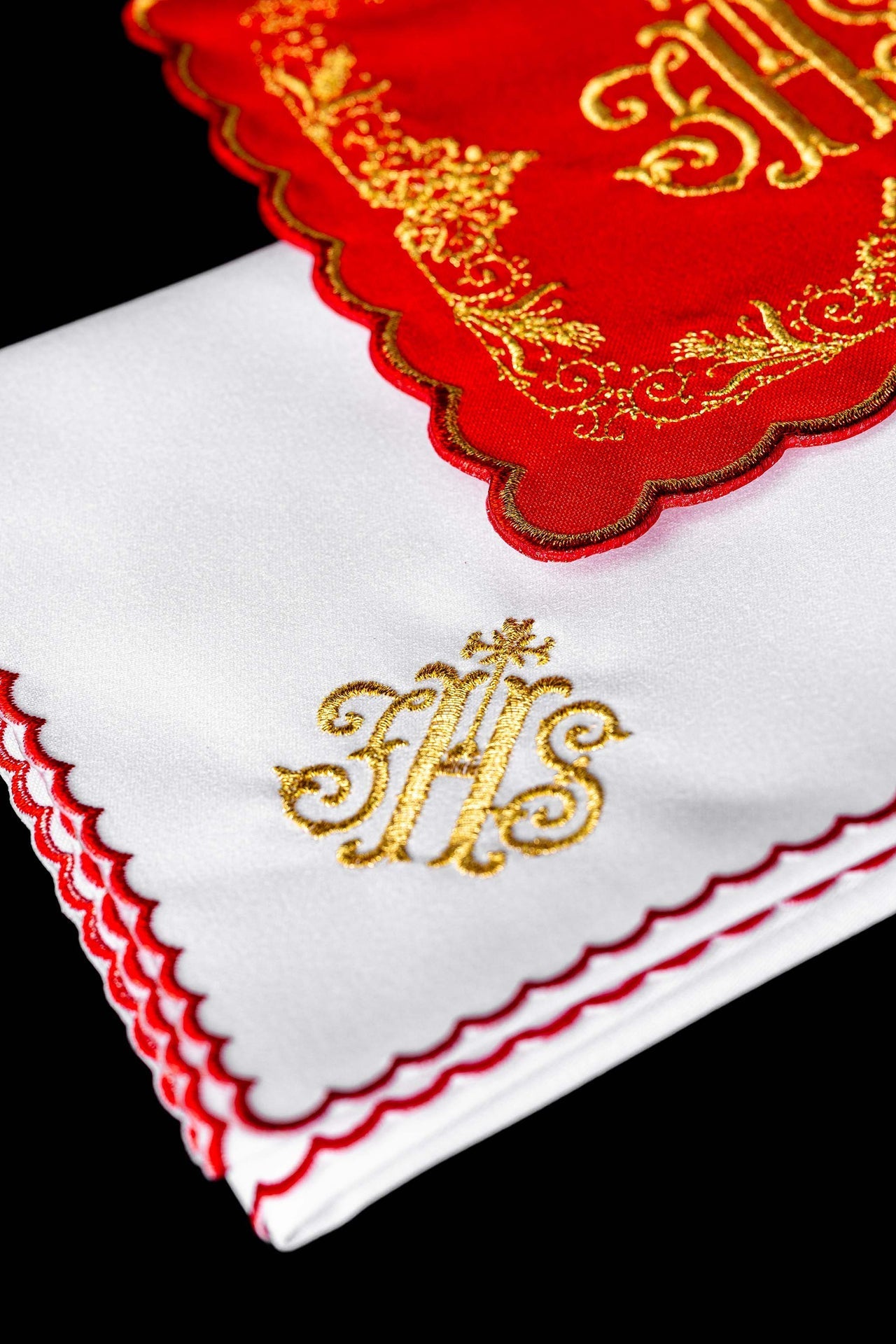 Komplet kielichowy haftowany z motywem IHS czerwony - SZATYLITURGICZNE.PL