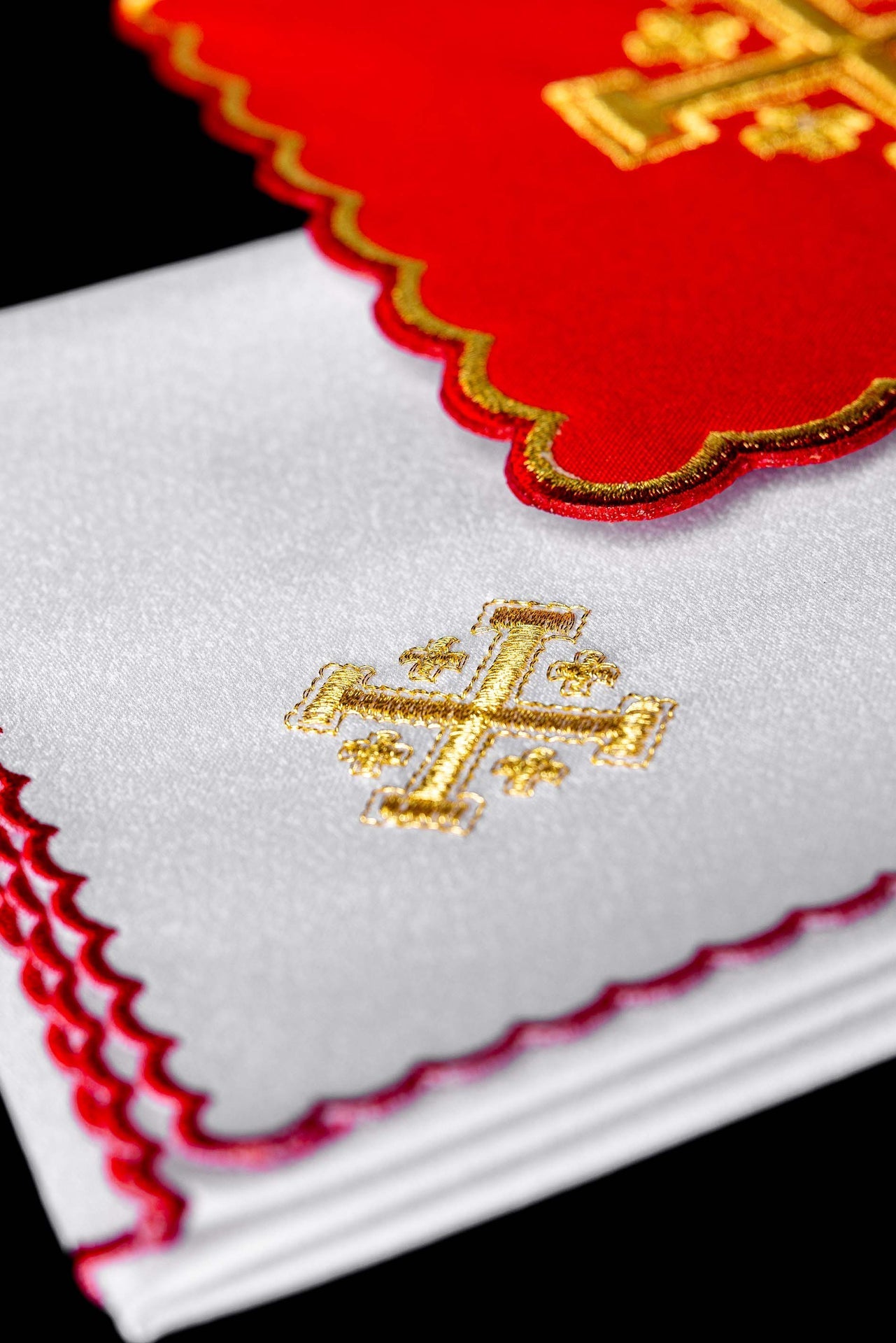 Komplet Kielichowy Krzyż Jerozolimski Czerwony Haftowany Złotem - SZATYLITURGICZNE.PL