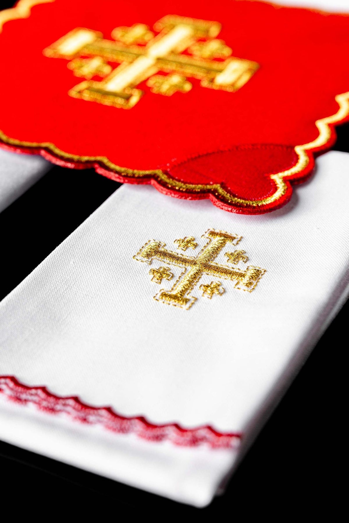 Komplet Kielichowy Krzyż Jerozolimski Czerwony Haftowany Złotem - SZATYLITURGICZNE.PL