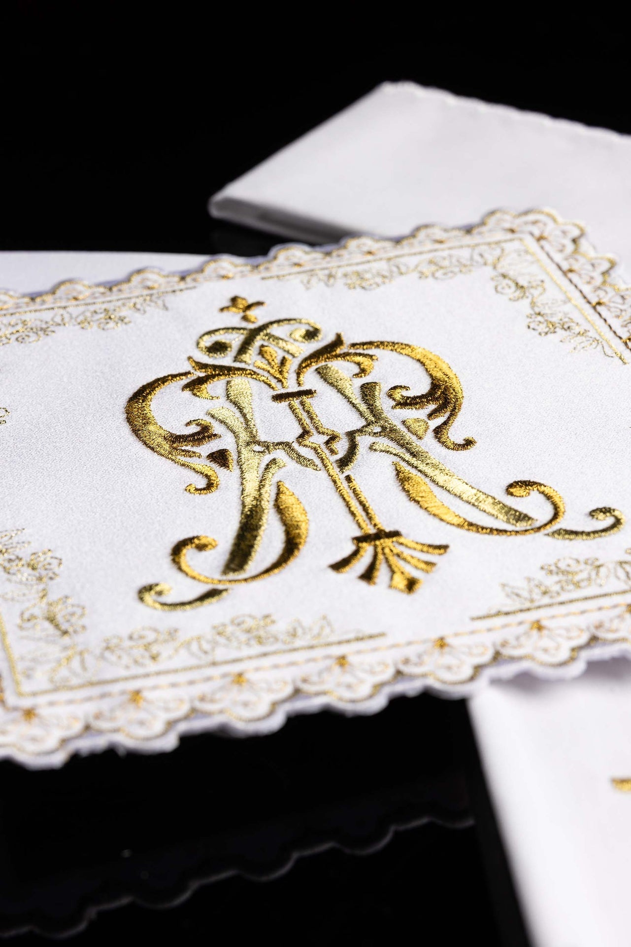 Liturgiczny Komplet Kielichowy Maryjny - Złoty Haft, Palka, Korporał - SZATYLITURGICZNE.PL