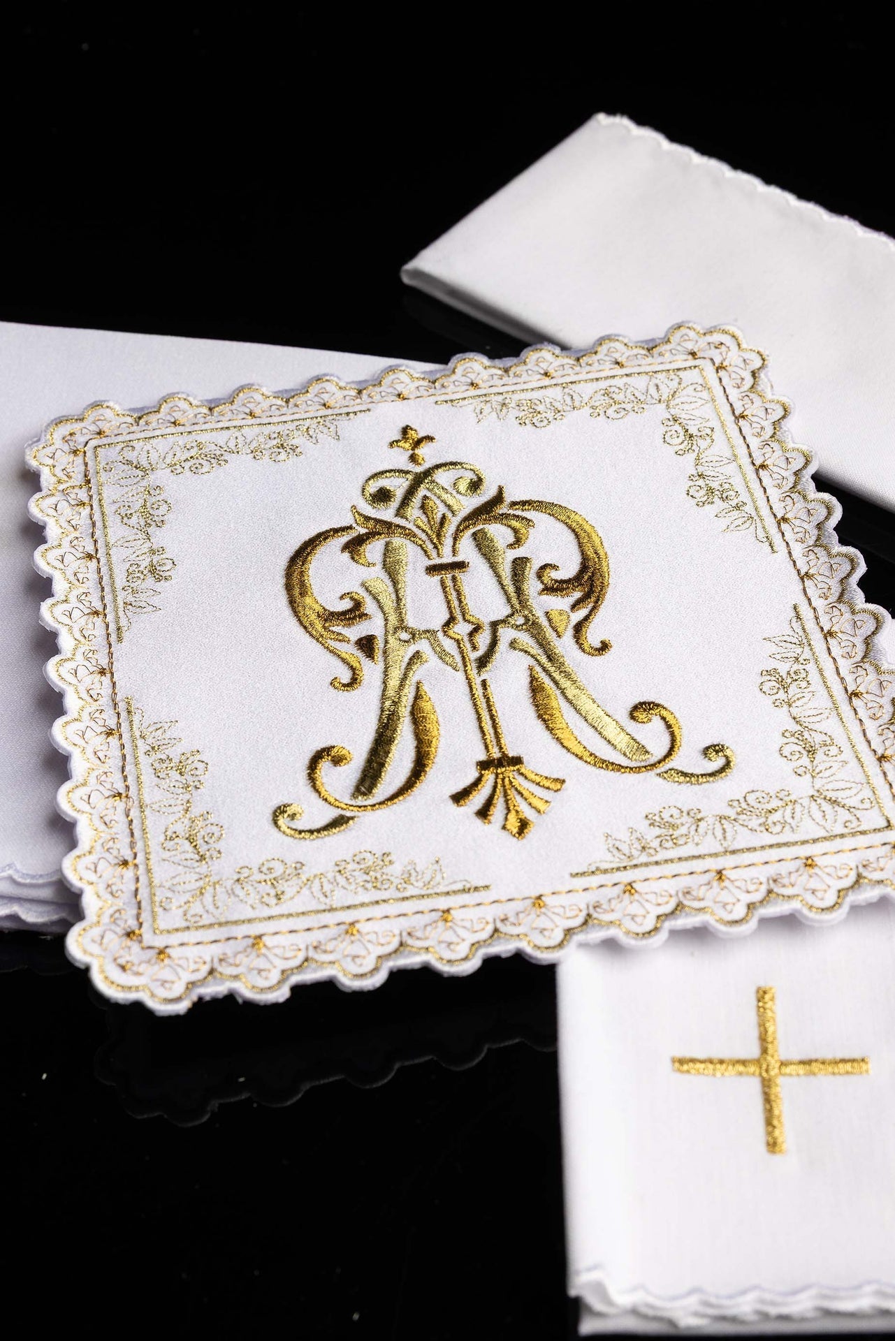 Liturgiczny Komplet Kielichowy Maryjny - Złoty Haft, Palka, Korporał - SZATYLITURGICZNE.PL