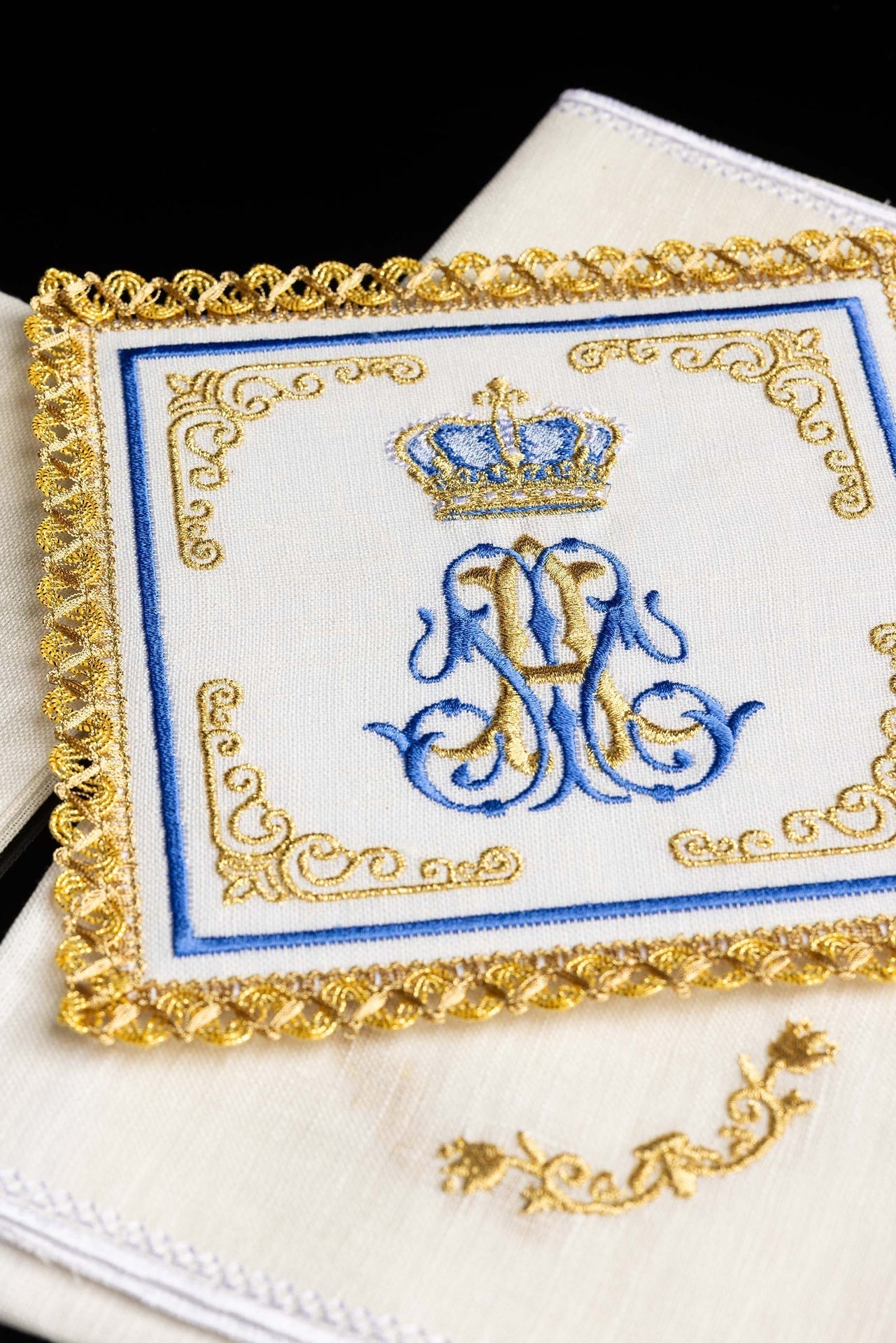 Lniany Komplet Kielichowy z Haftem Maryjnym - Palka, Korporał, Puryfikaterz - SZATYLITURGICZNE.PL