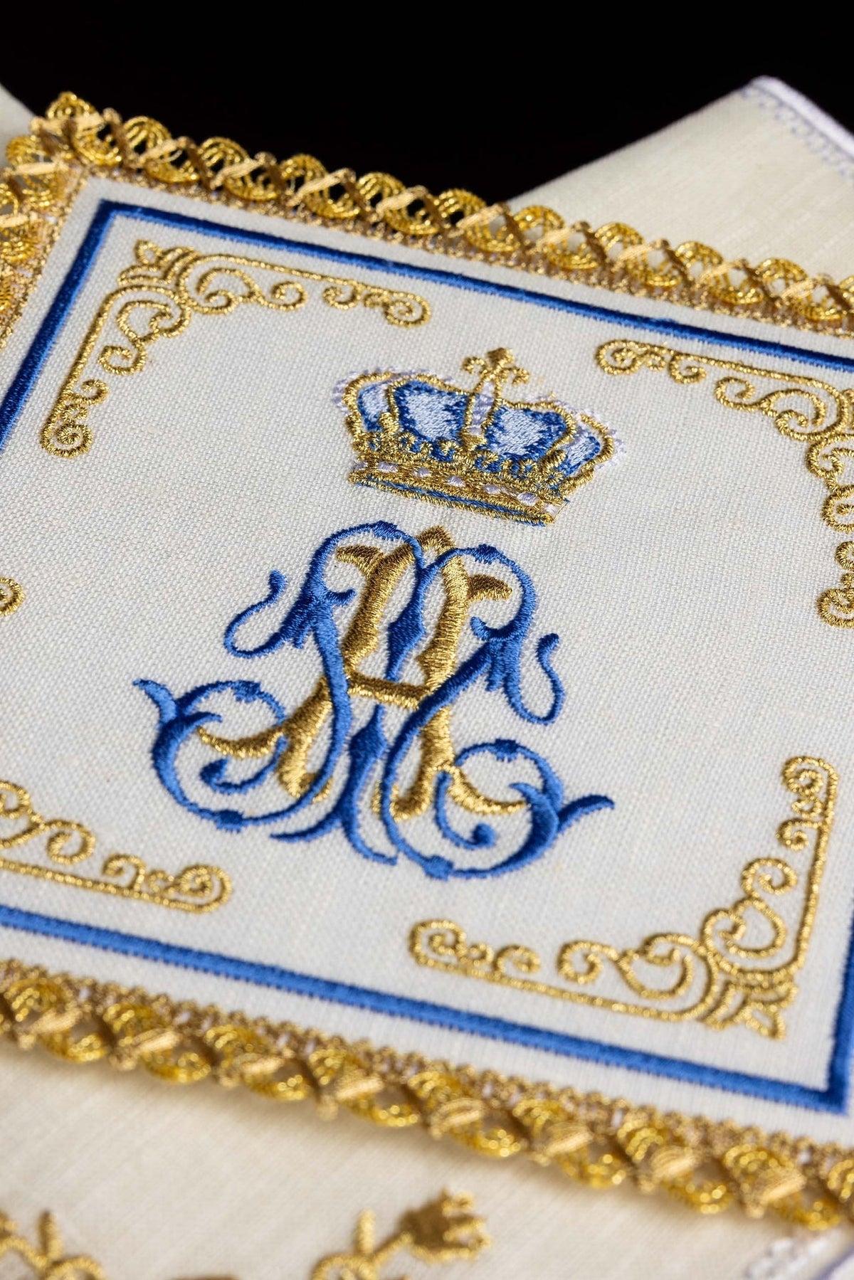 Lniany Komplet Kielichowy z Haftem Maryjnym - Palka, Korporał, Puryfikaterz - SZATYLITURGICZNE.PL