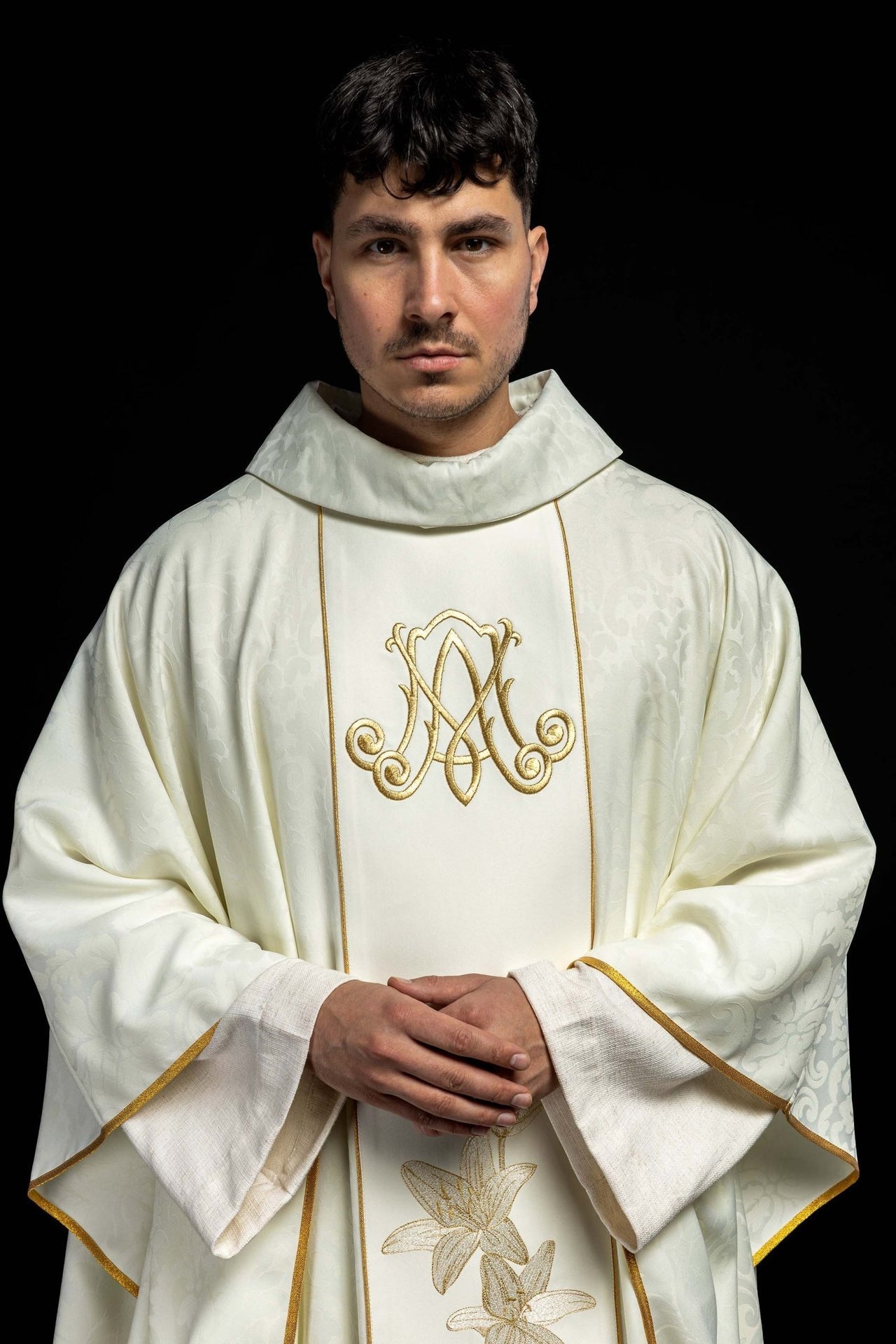 Maryjny Ornat Liturgiczny z Haftem Lilli Złotych - Szaty Maryjne - SZATYLITURGICZNE.PL