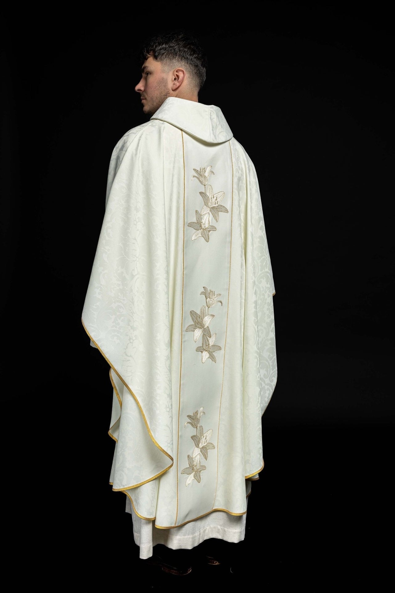 Maryjny Ornat Liturgiczny z Haftem Lilli Złotych - Szaty Maryjne - SZATYLITURGICZNE.PL