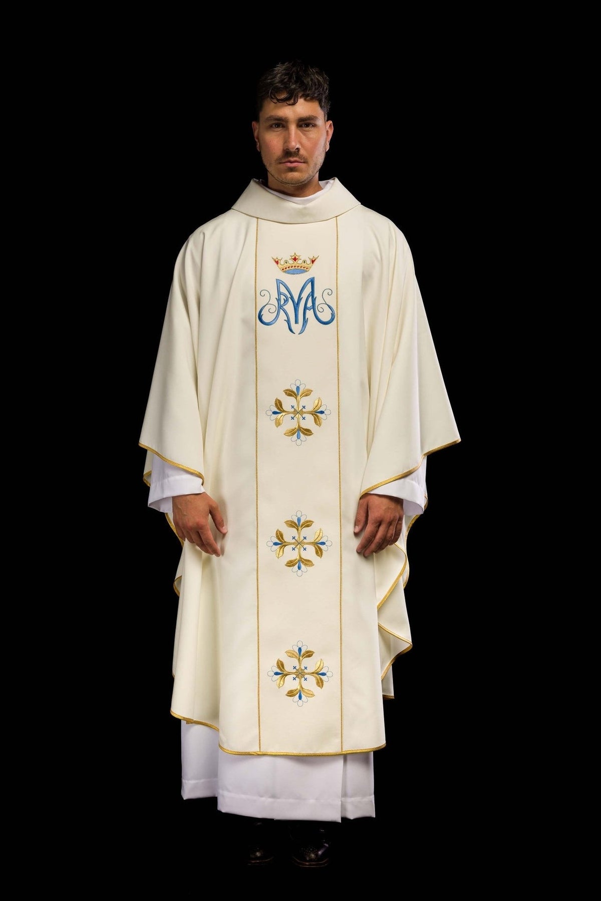Maryjny Ornat Liturgiczny z Haftowanym Herbem i Złotą Lamówką - SZATYLITURGICZNE.PL