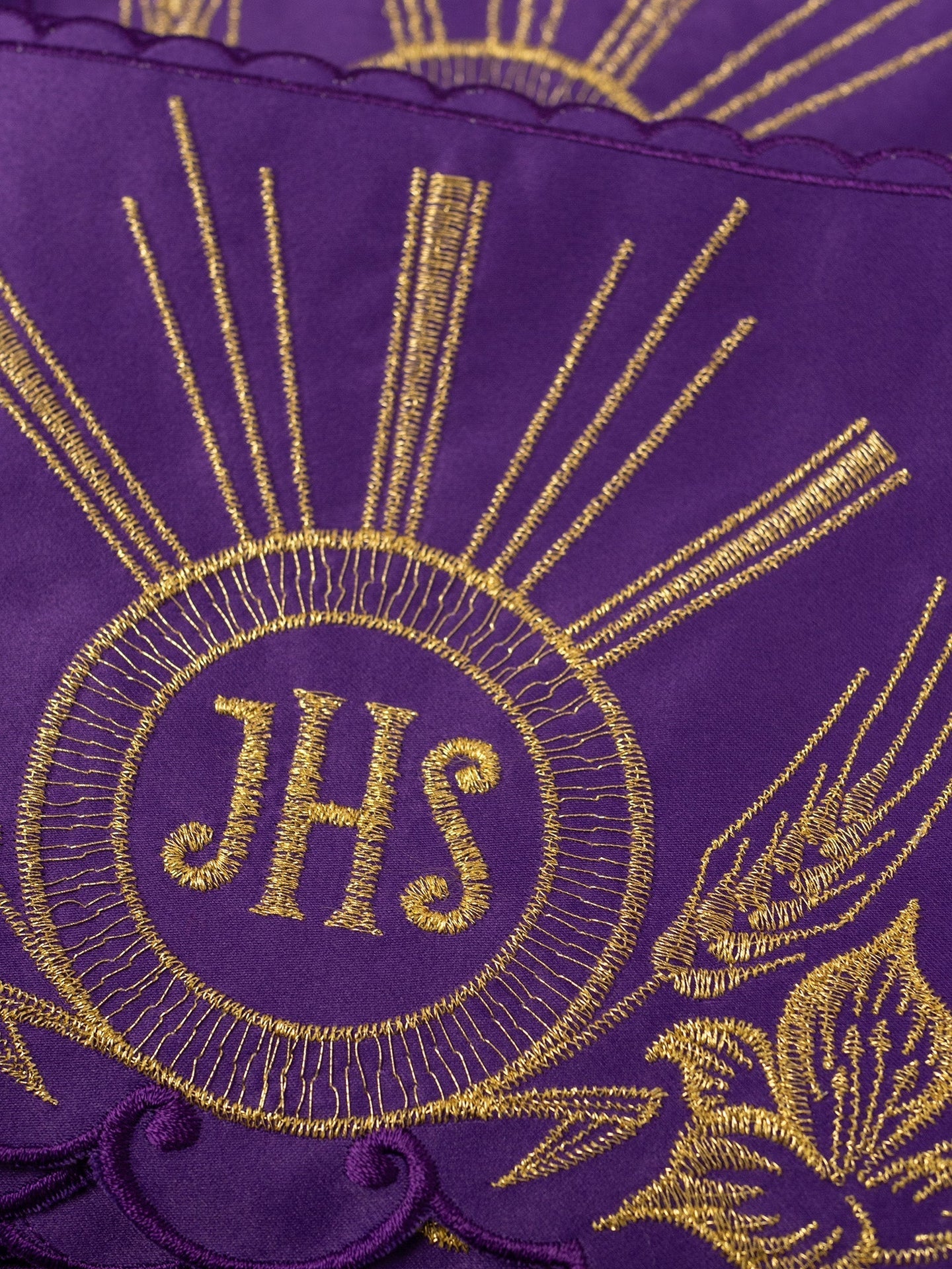 Metraż z haftem czołowym IHS Fioletowy - SZATYLITURGICZNE.PL