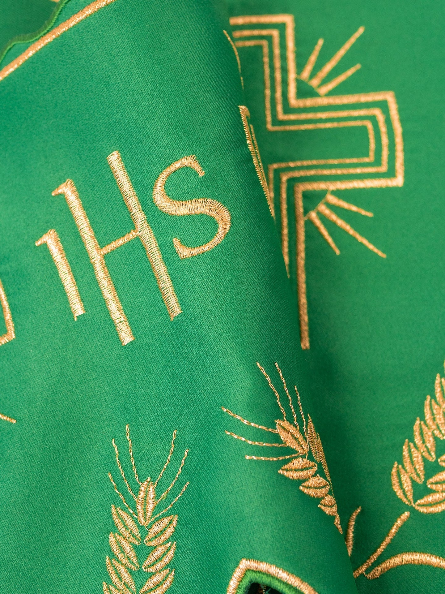Metraż z monogramem IHS w kolorze ecru z motywem krzyża - SZATYLITURGICZNE.PL