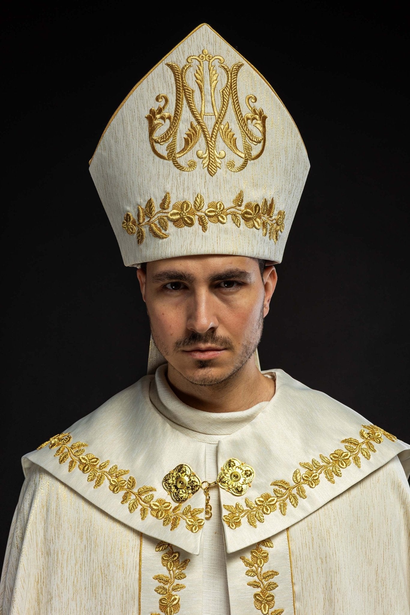 Mitra bogato haftowana z motywem maryjnym - SZATYLITURGICZNE.PL