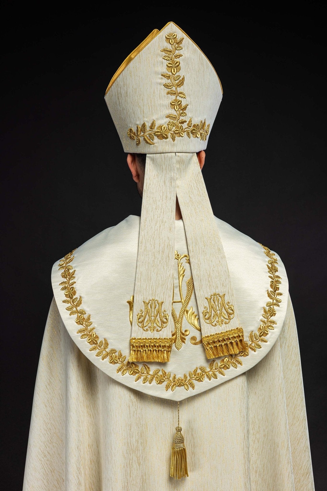 Mitra bogato haftowana z motywem maryjnym - SZATYLITURGICZNE.PL