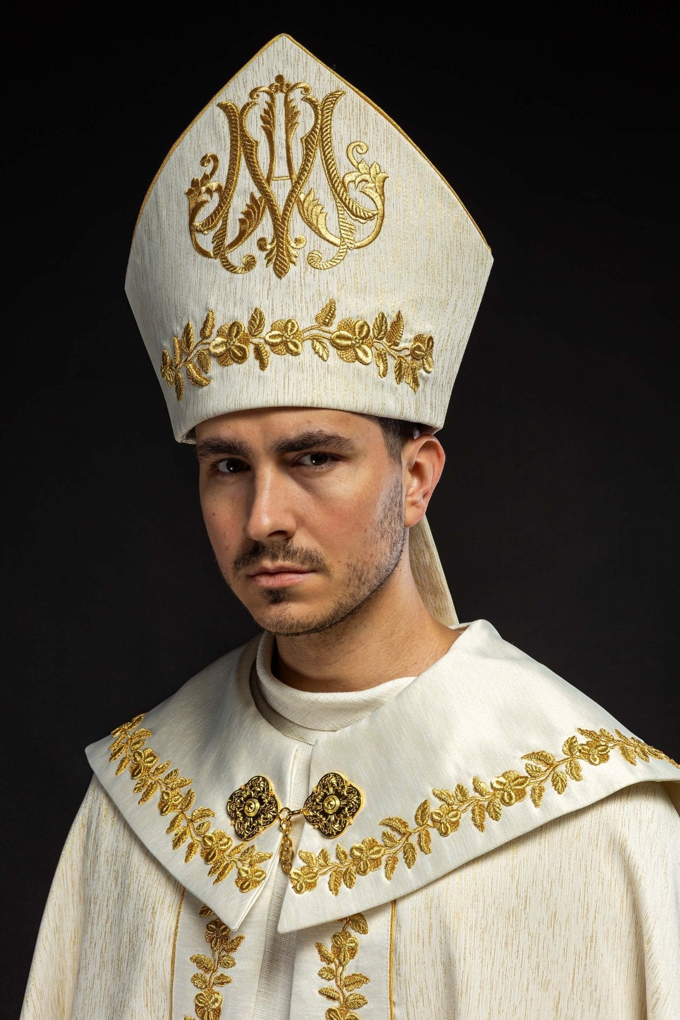 Mitra bogato haftowana z motywem maryjnym - SZATYLITURGICZNE.PL