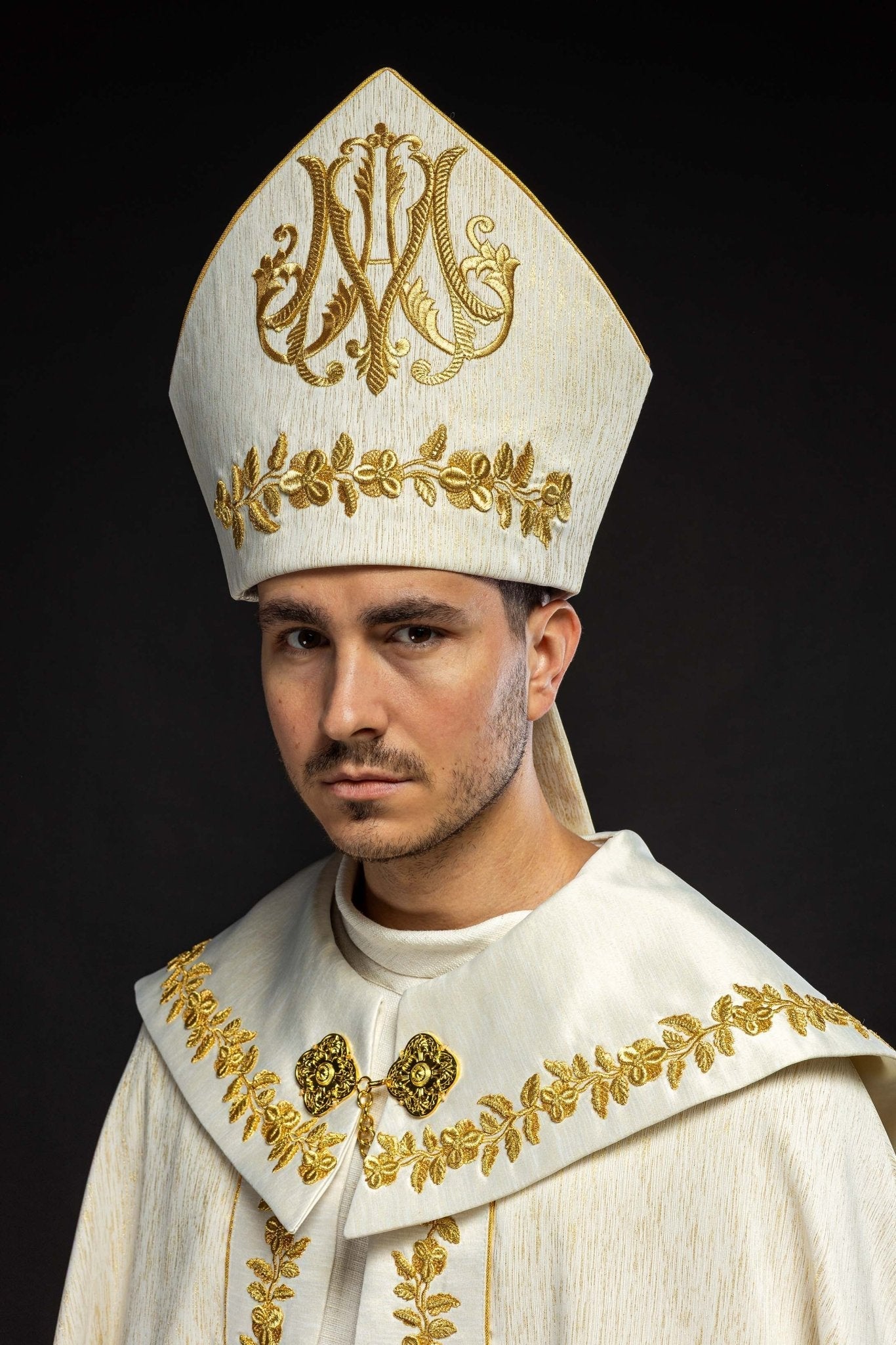 Mitra bogato haftowana z motywem maryjnym - SZATYLITURGICZNE.PL