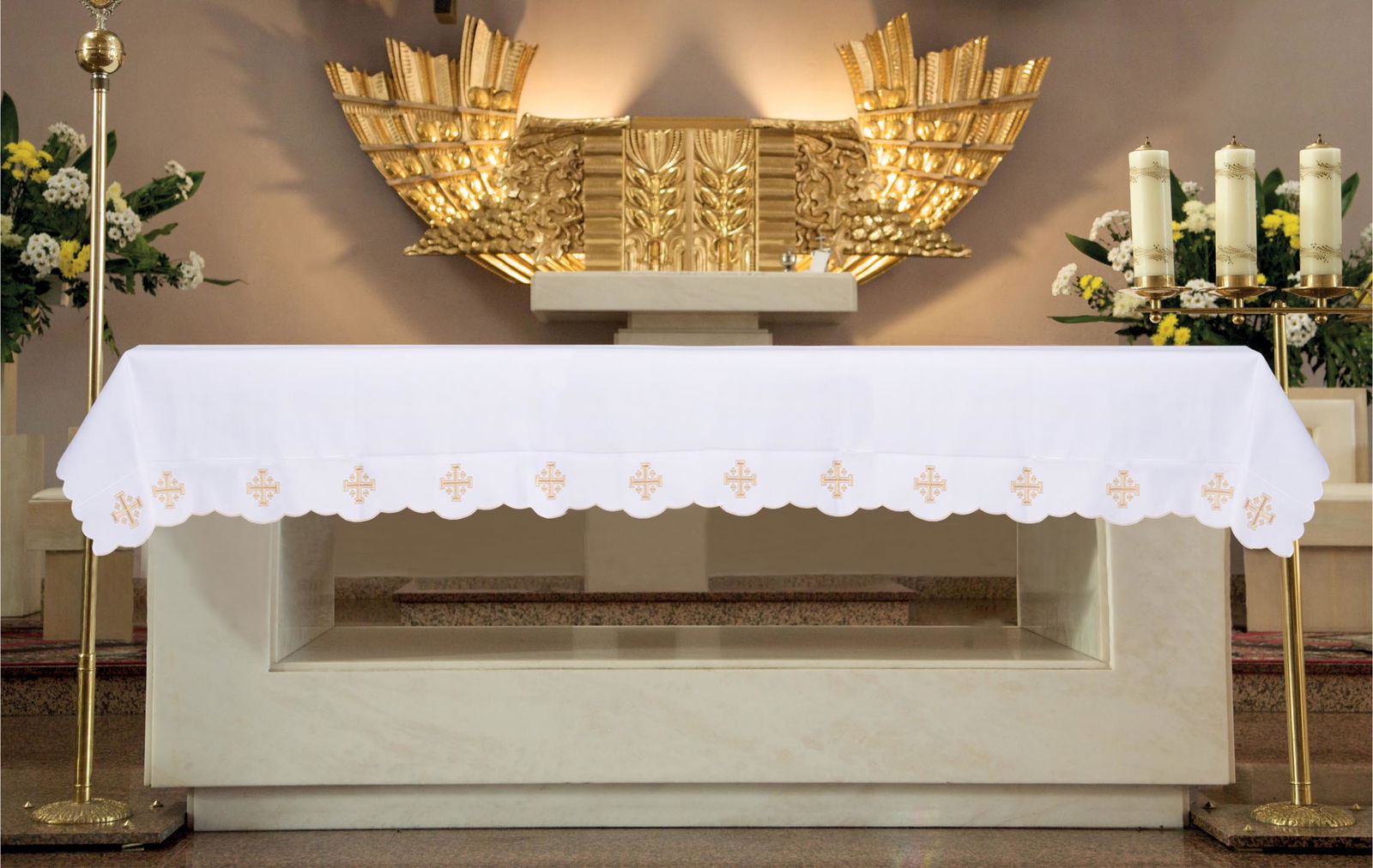 Obrus ołtarzowy z haftem czołowym w krzyże jerozolimskie - SZATYLITURGICZNE.PL