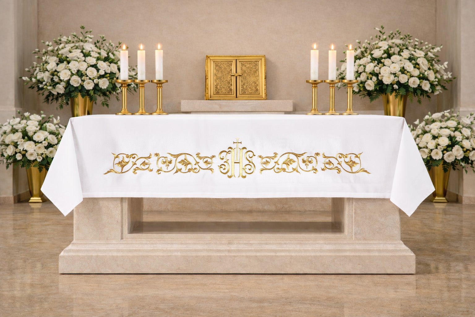 Obrus ołtarzowy z haftowanym symbolem IHS - SZATYLITURGICZNE.PL