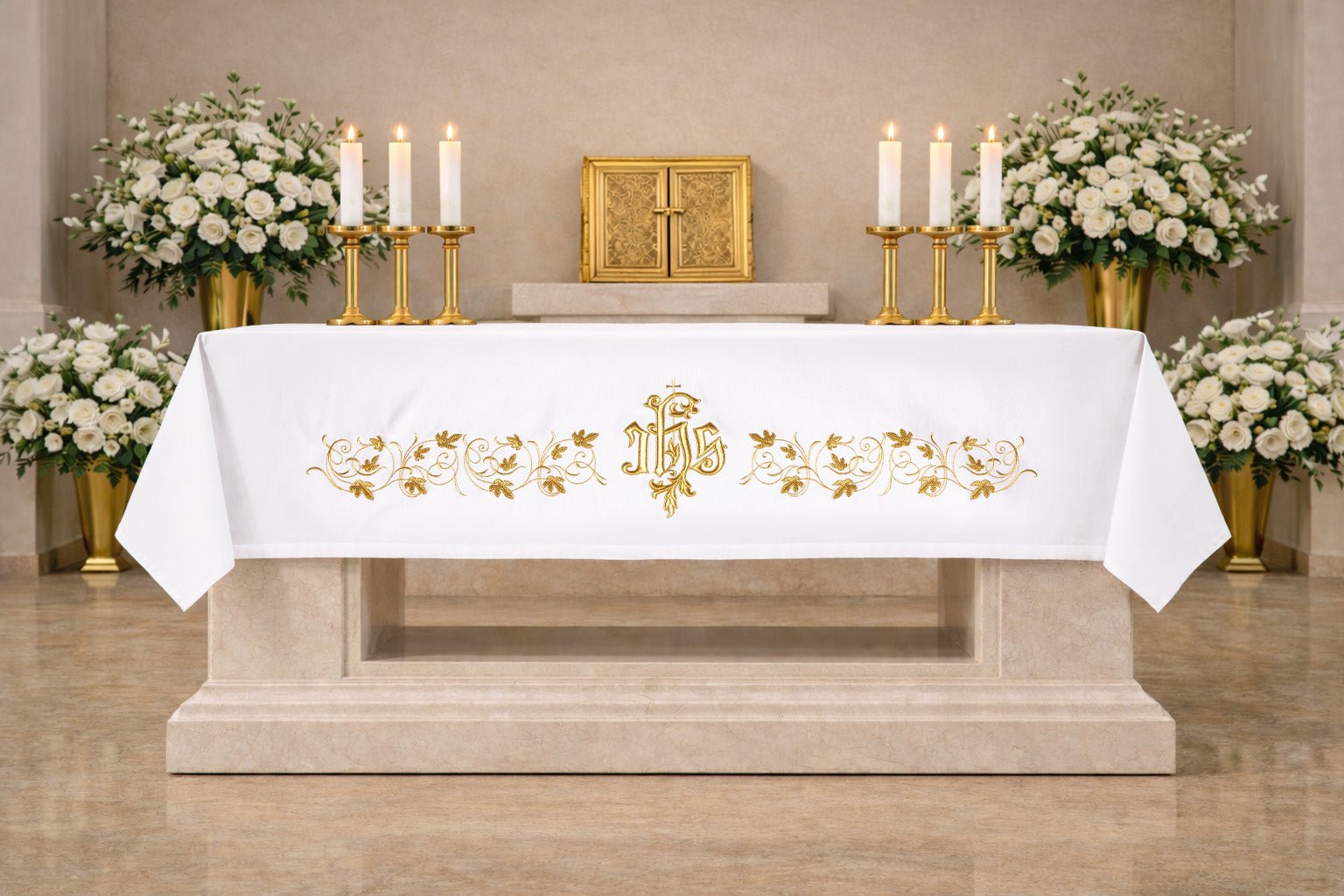 Obrus ołtarzowy z haftowanym symbolem IHS - SZATYLITURGICZNE.PL