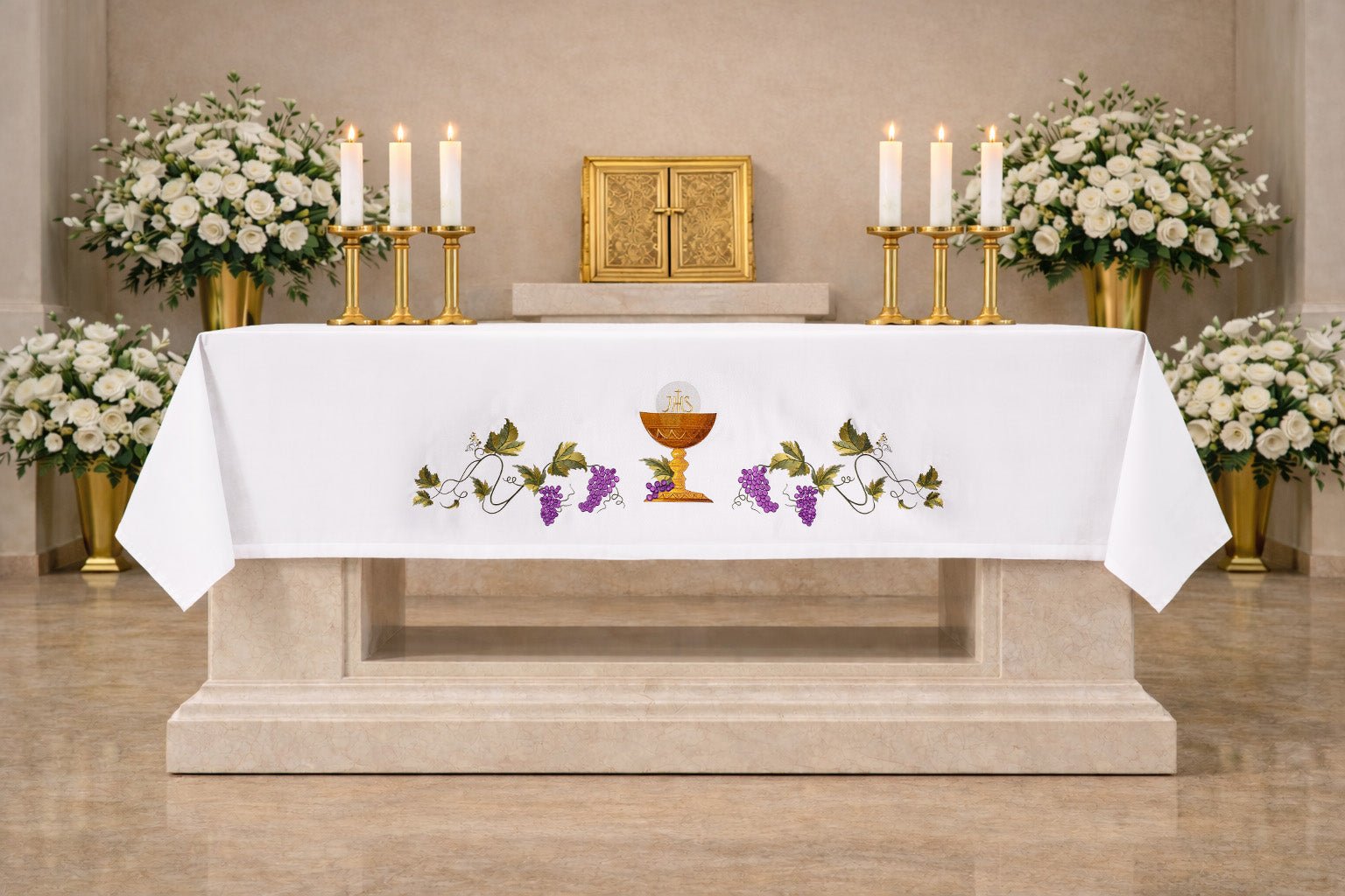 Obrus ołtarzowy z haftowanym symbolem kielicha - SZATYLITURGICZNE.PL