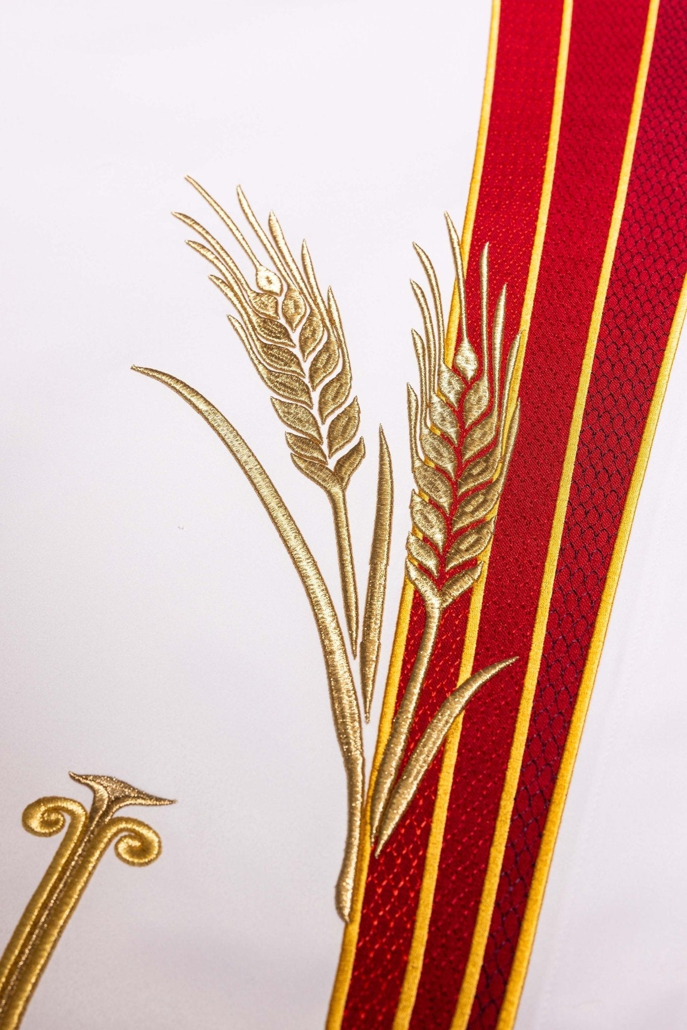 Obrus ołtarzowy z haftowanym symbolem Pax - SZATYLITURGICZNE.PL