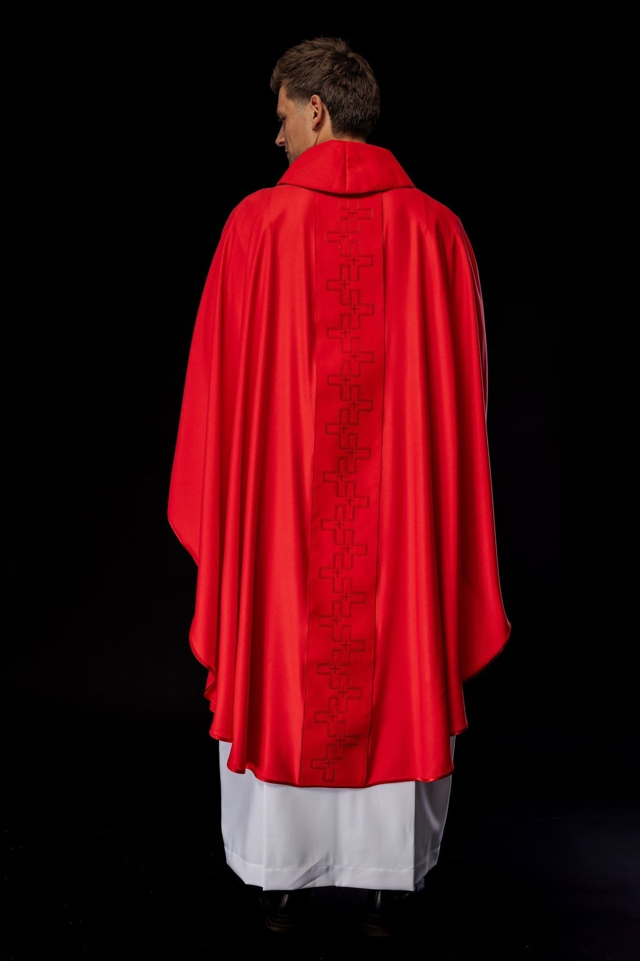 Ornat Czerwony z Haftem Krzyży - Elegancki Strój Liturgiczny - SZATYLITURGICZNE.PL