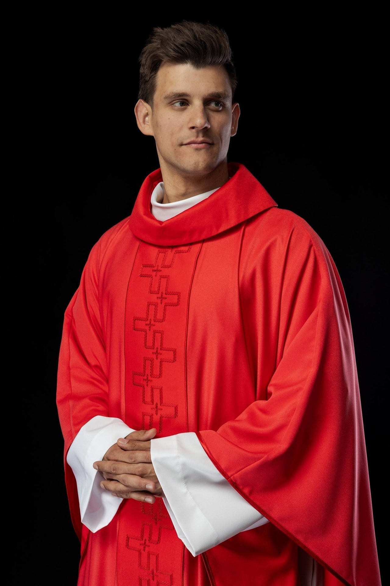 Ornat Czerwony z Haftem Krzyży - Elegancki Strój Liturgiczny - SZATYLITURGICZNE.PL