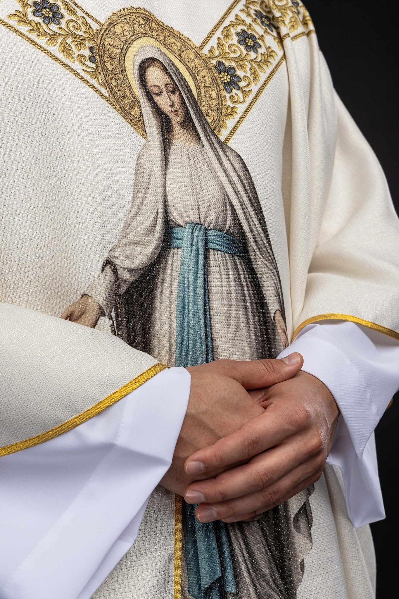 Ornat drukowany z wizerunkiem Matki Bożej z Lourdes - SZATYLITURGICZNE.PL