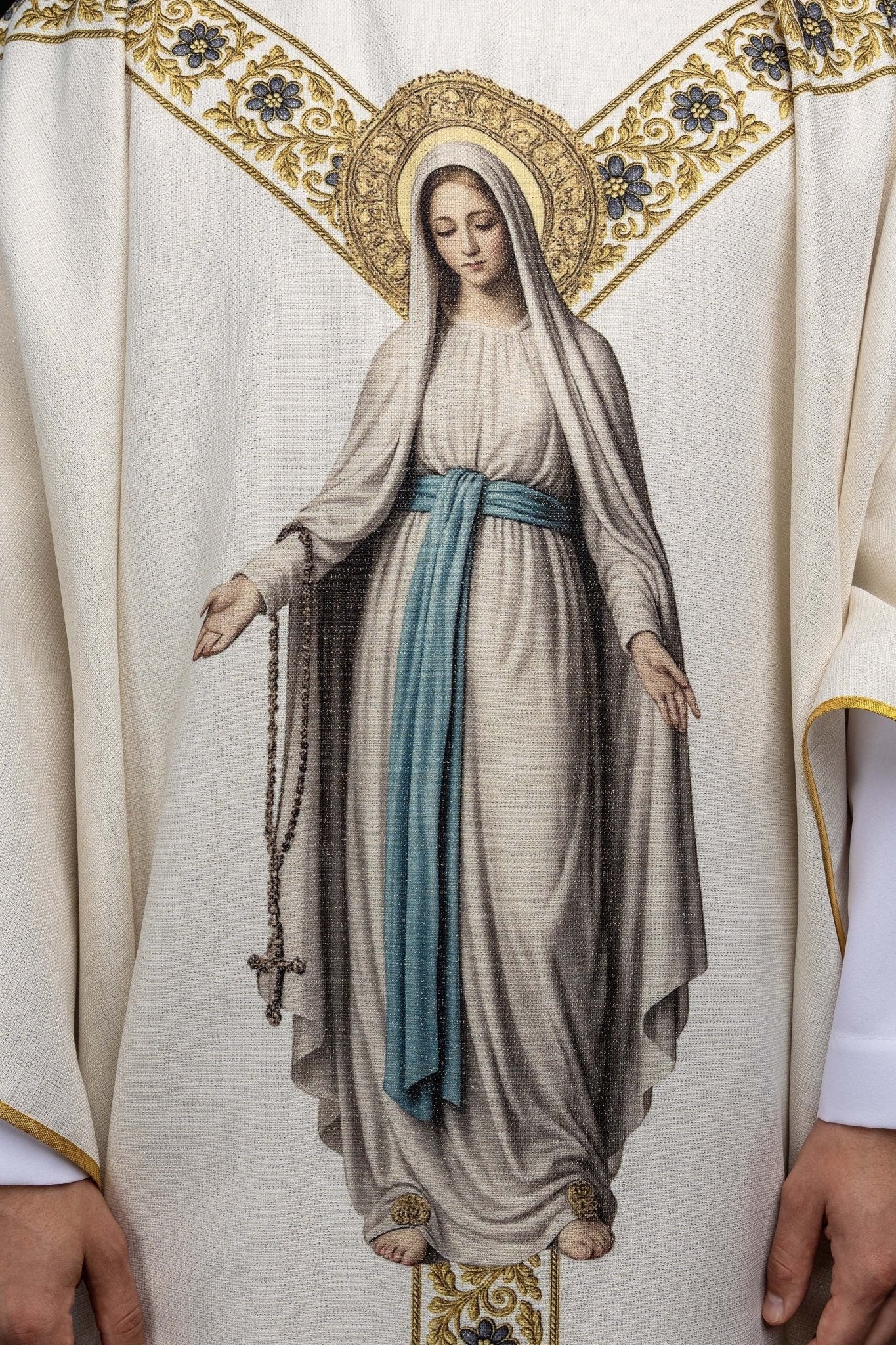 Ornat drukowany z wizerunkiem Matki Bożej z Lourdes - SZATYLITURGICZNE.PL