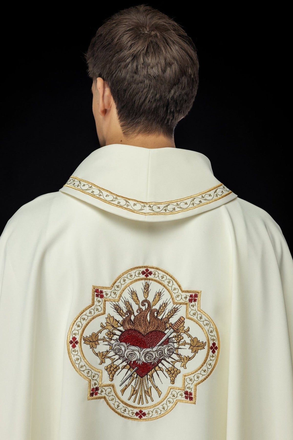Ornat Ecru z Haftem Serca Maryi - Szaty Liturgiczne - SZATYLITURGICZNE.PL