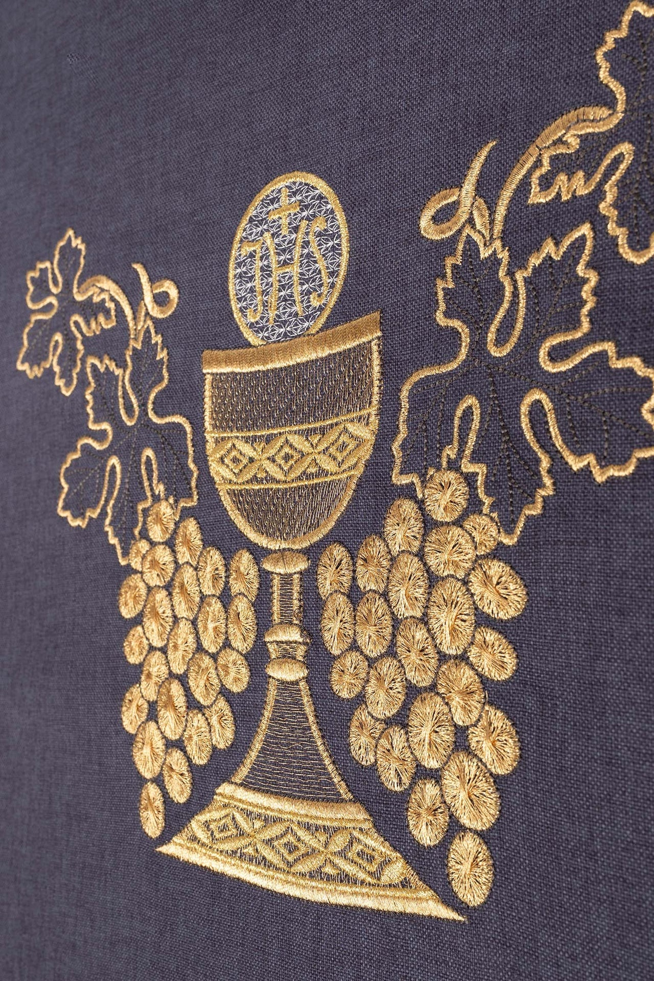 Ornat Fioletowy Haftowany Kielich IHS i Winogrono - Polski Produkt - SZATYLITURGICZNE.PL