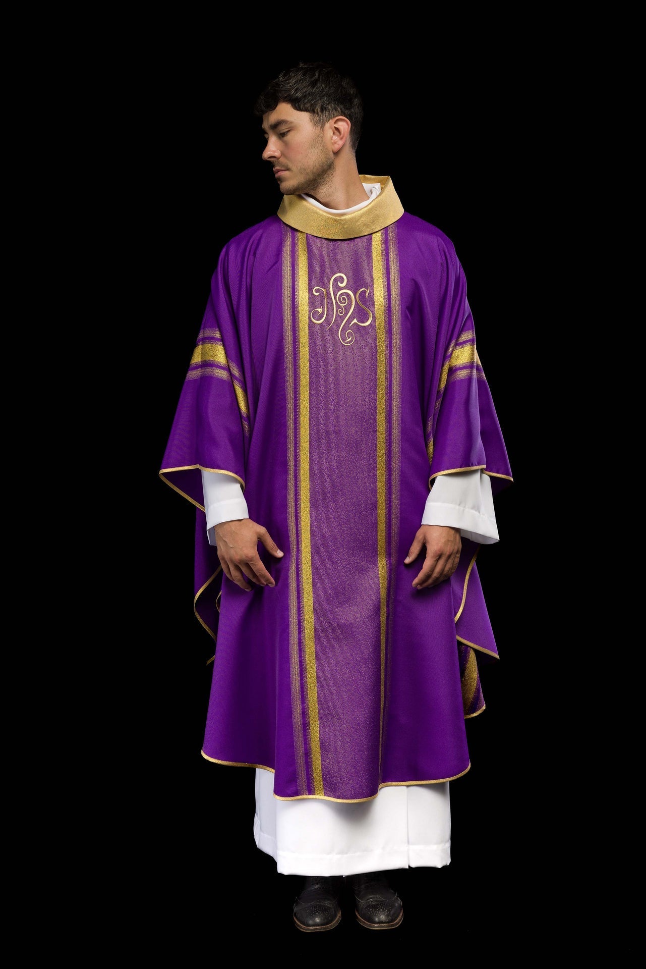 Ornat Fioletowy IHS Haft Złocony - Szaty Liturgiczne Polska Produkcja - SZATYLITURGICZNE.PL