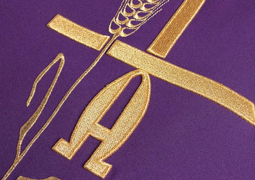 Ornat Fioletowy Liturgiczny z Haftem Alfa Omega i Krzyżem - SZATYLITURGICZNE.PL