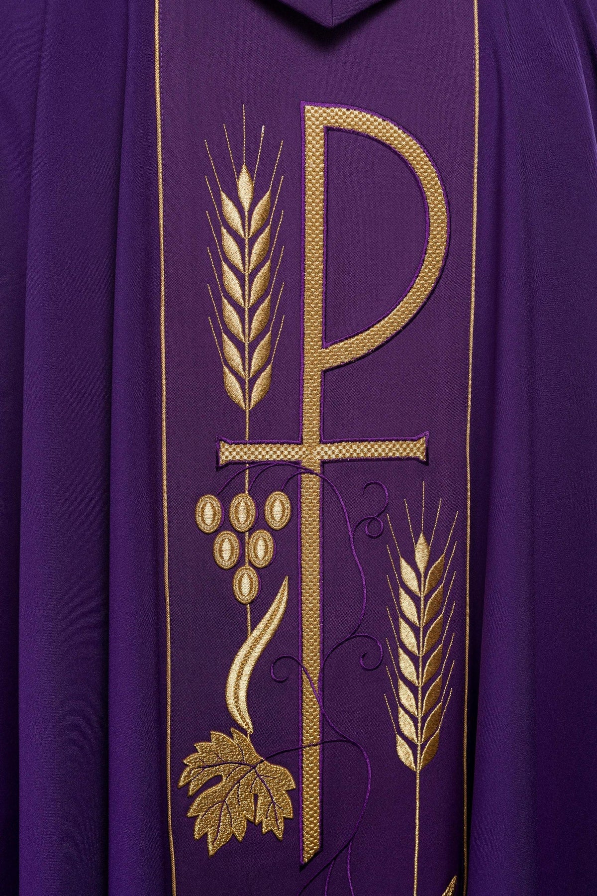 Ornat Fioletowy Liturgiczny z Haftowanym Kielichem IHS - SZATYLITURGICZNE.PL