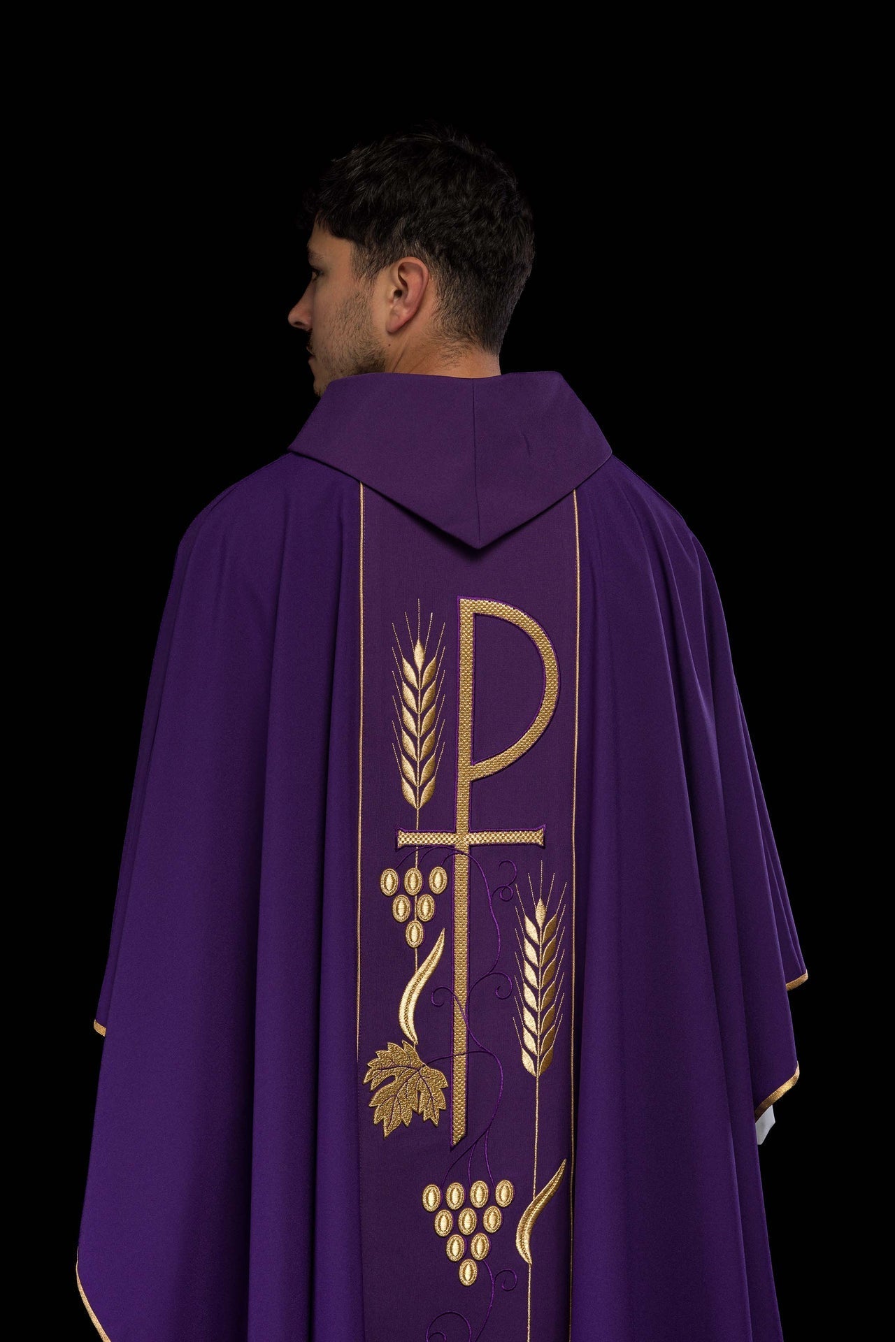Ornat Fioletowy Liturgiczny z Haftowanym Kielichem IHS - SZATYLITURGICZNE.PL