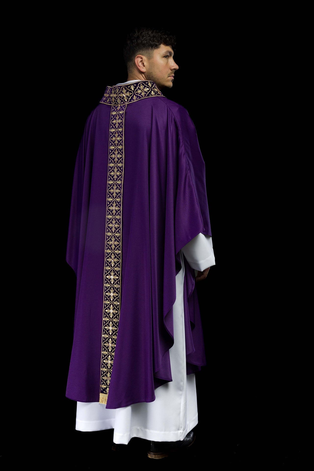 Ornat Fioletowy z Kamieniami i Złotym Krzyżem - Szaty Liturgiczne - SZATYLITURGICZNE.PL