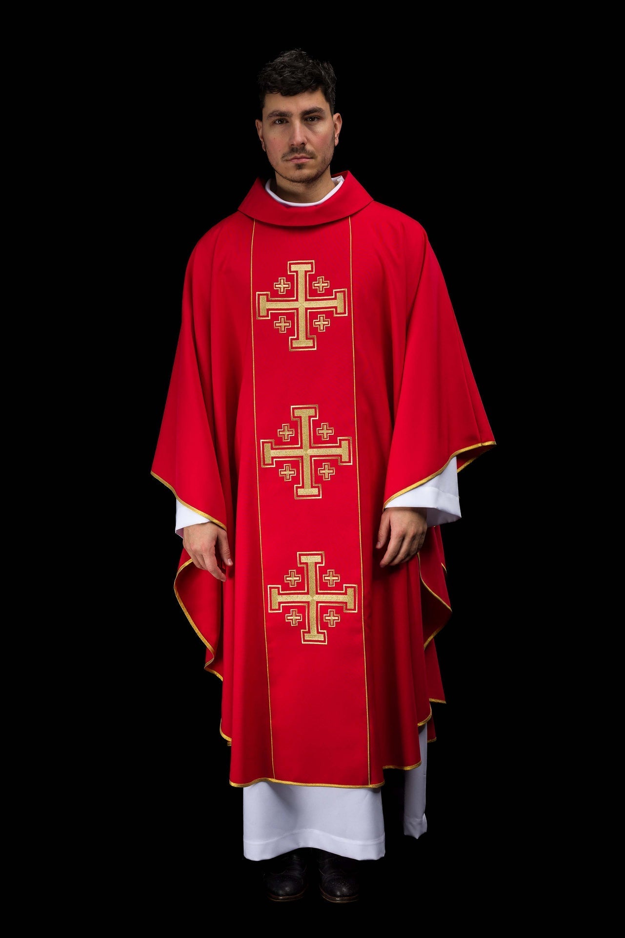 Ornat haftowany czerwony z pasem krzyże jerozolimskie - SZATYLITURGICZNE.PL