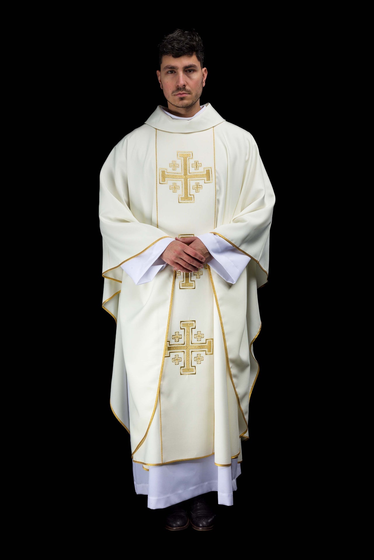 Ornat haftowany ecru z pasem krzyże jerozolimskie - SZATYLITURGICZNE.PL