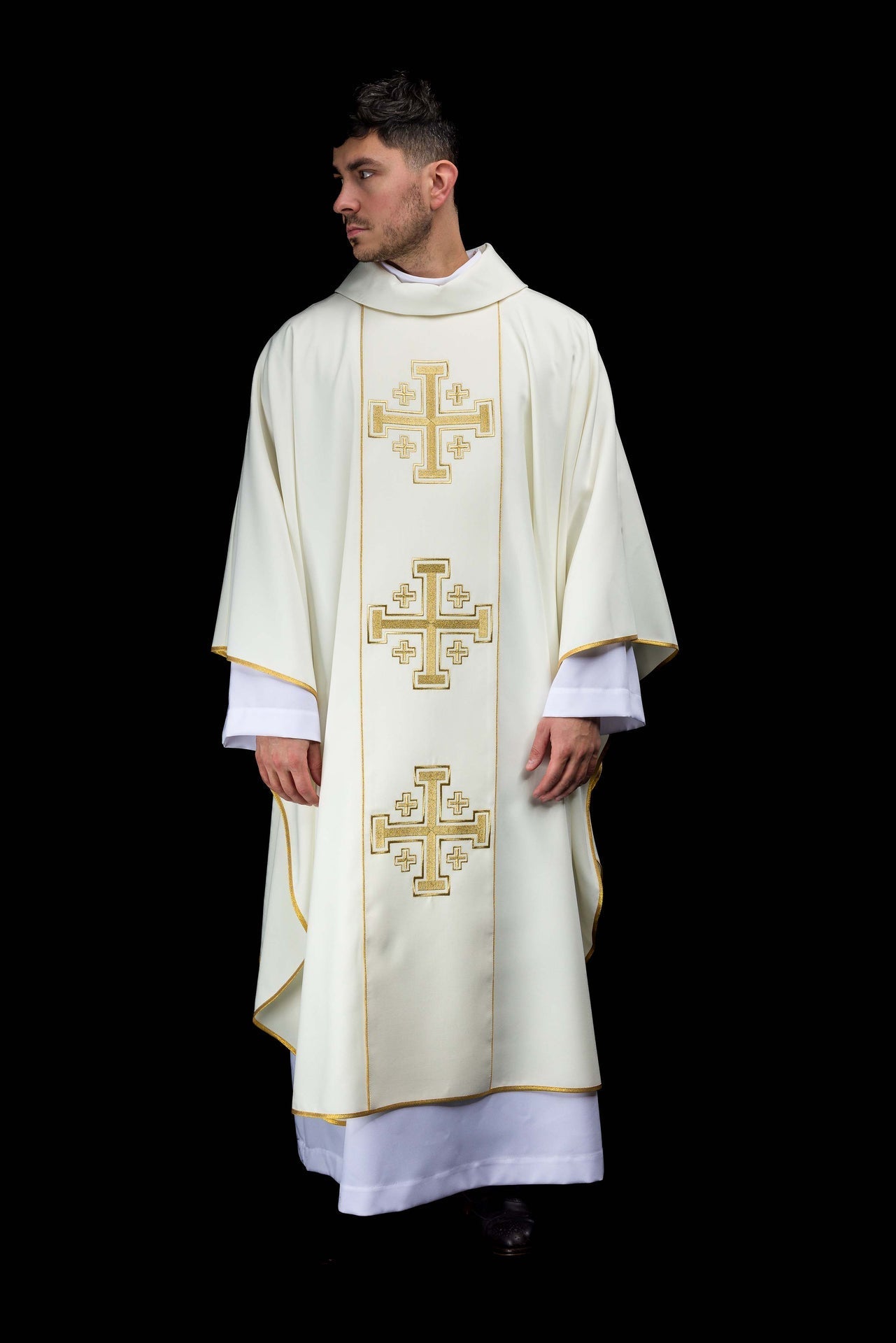 Ornat haftowany ecru z pasem krzyże jerozolimskie - SZATYLITURGICZNE.PL