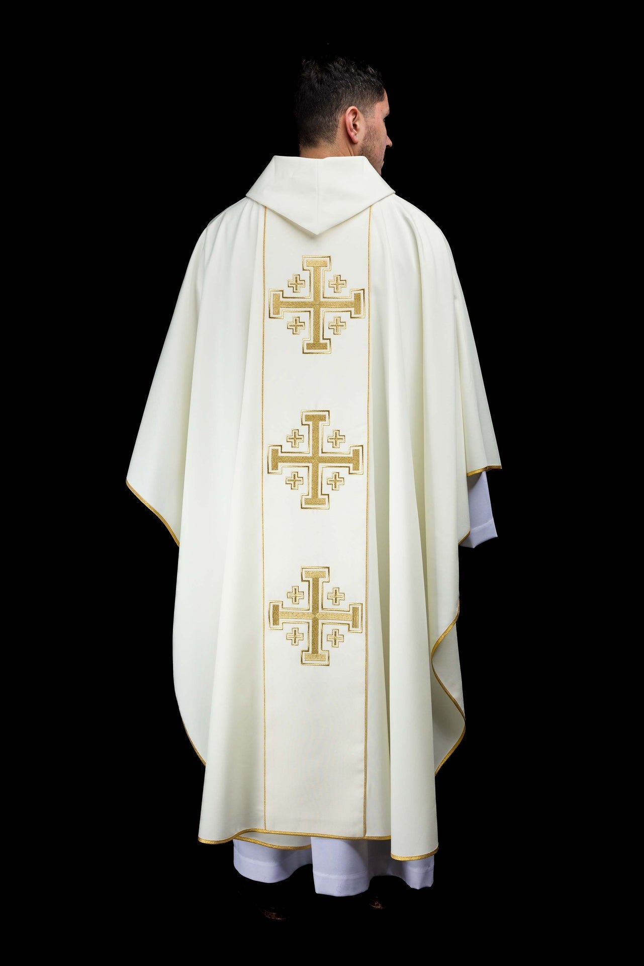 Ornat haftowany ecru z pasem krzyże jerozolimskie - SZATYLITURGICZNE.PL