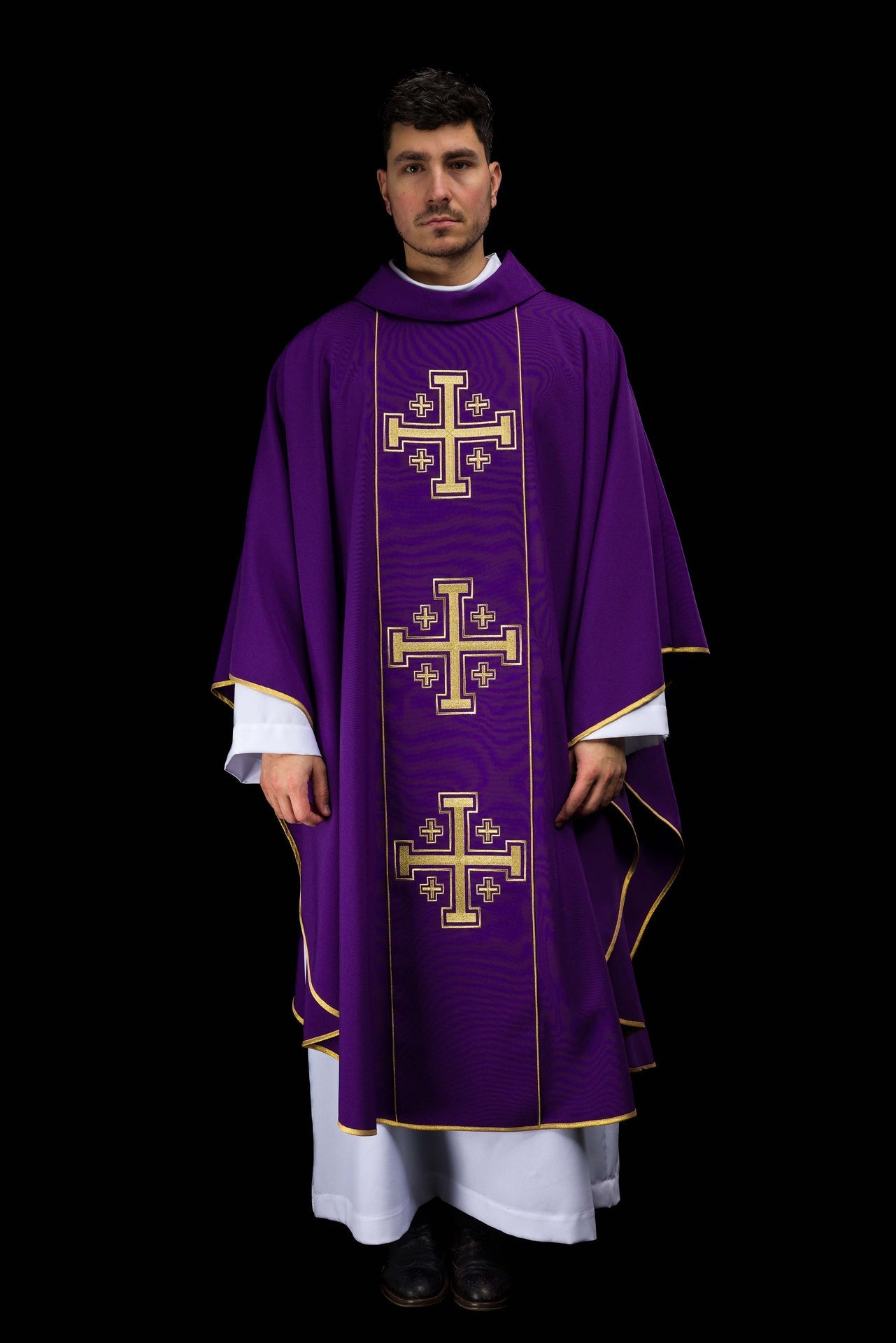Ornat haftowany fioletowy z pasem krzyże jerozolimskie - SZATYLITURGICZNE.PL