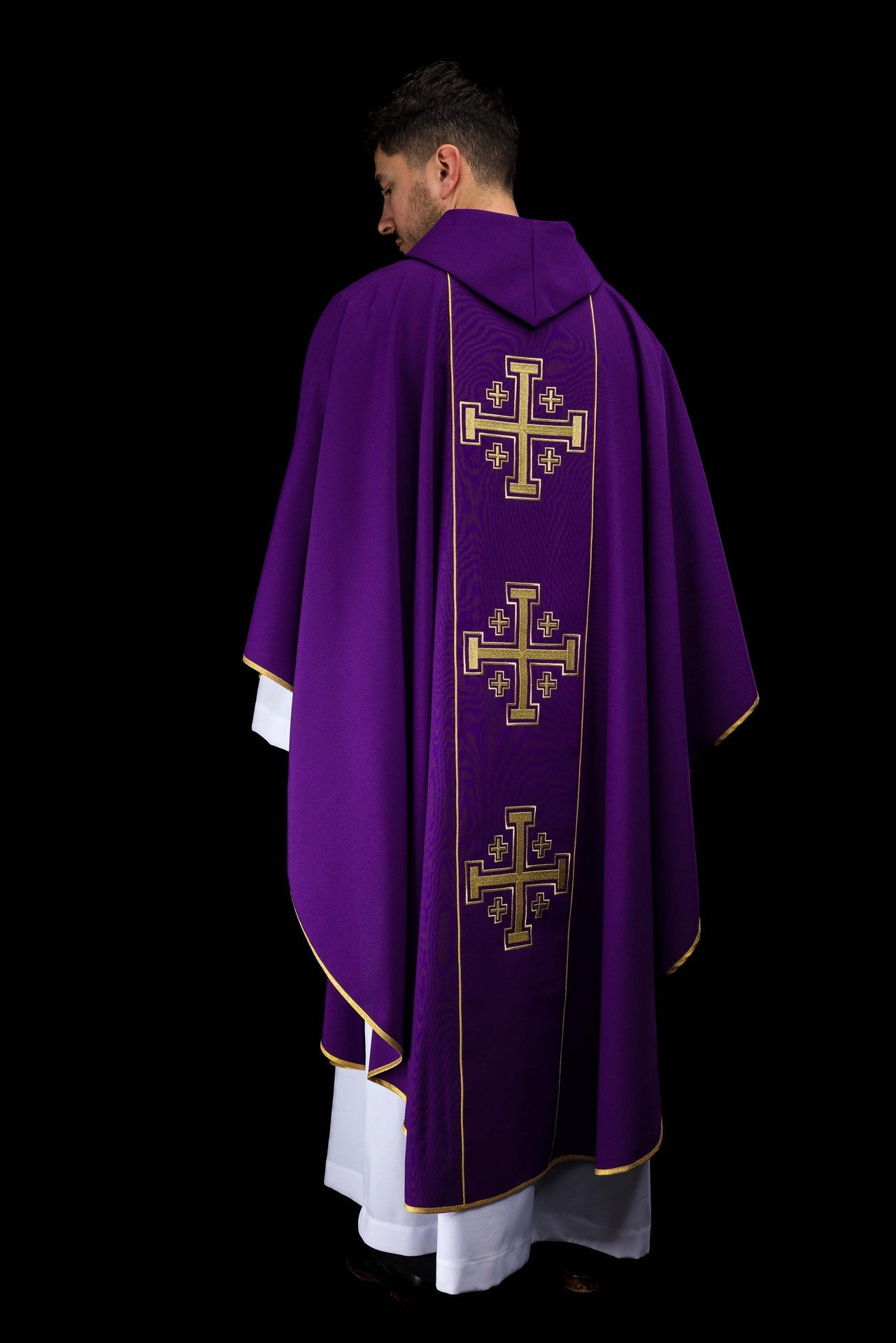Ornat haftowany fioletowy z pasem krzyże jerozolimskie - SZATYLITURGICZNE.PL