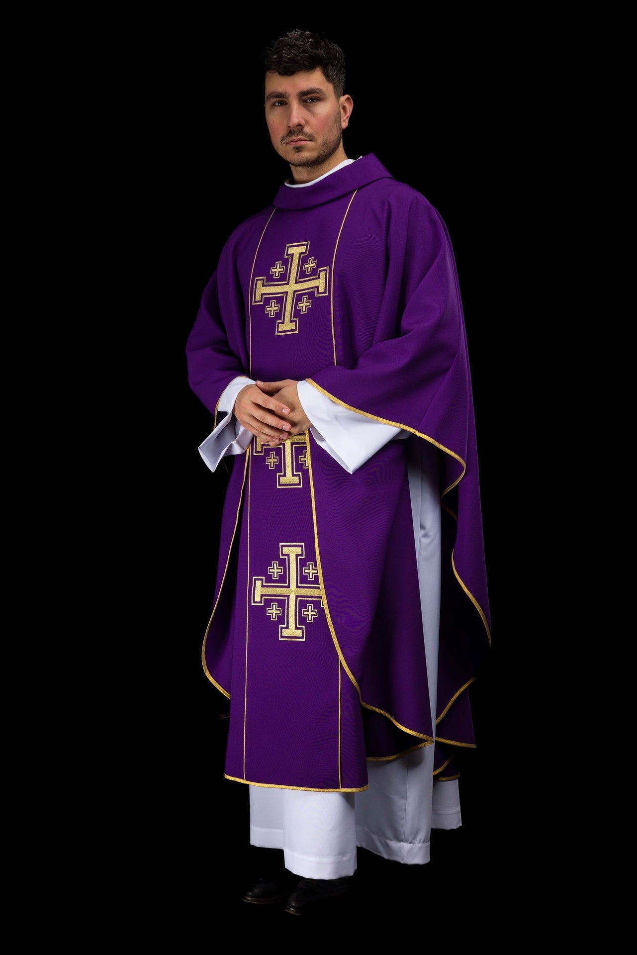 Ornat haftowany fioletowy z pasem krzyże jerozolimskie - SZATYLITURGICZNE.PL