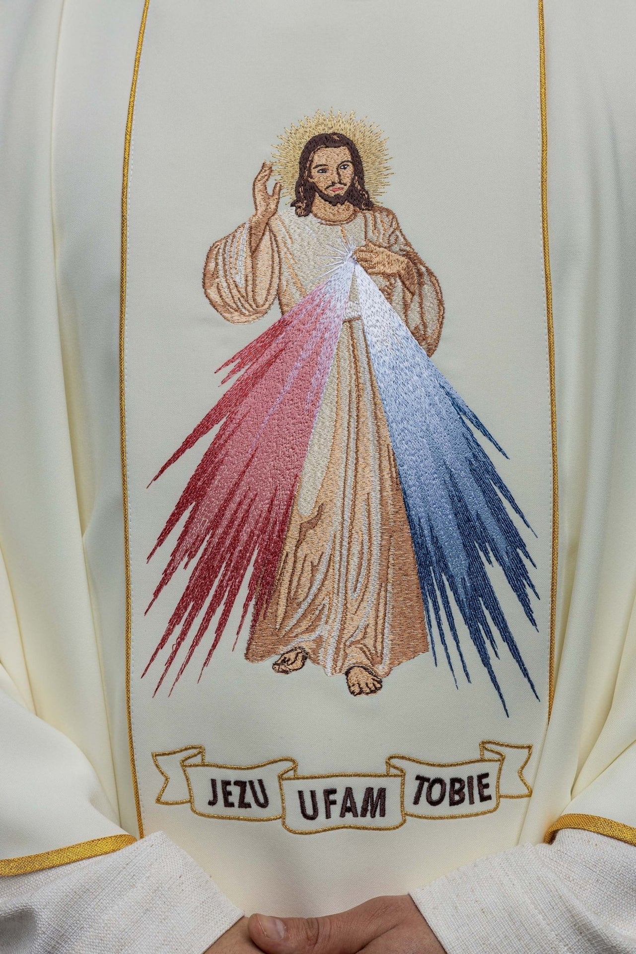 Ornat Haftowany Jezus Miłosierny i IHS ecru - SZATYLITURGICZNE.PL