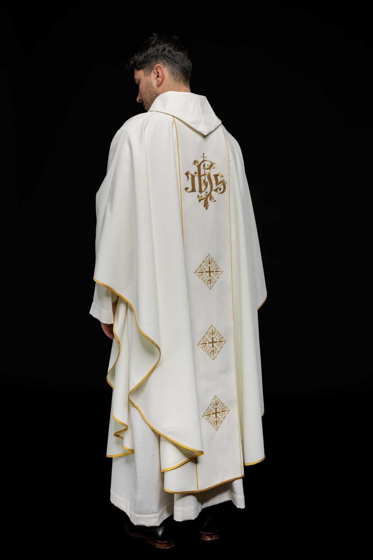 Ornat Haftowany Jezus Miłosierny i IHS ecru - SZATYLITURGICZNE.PL