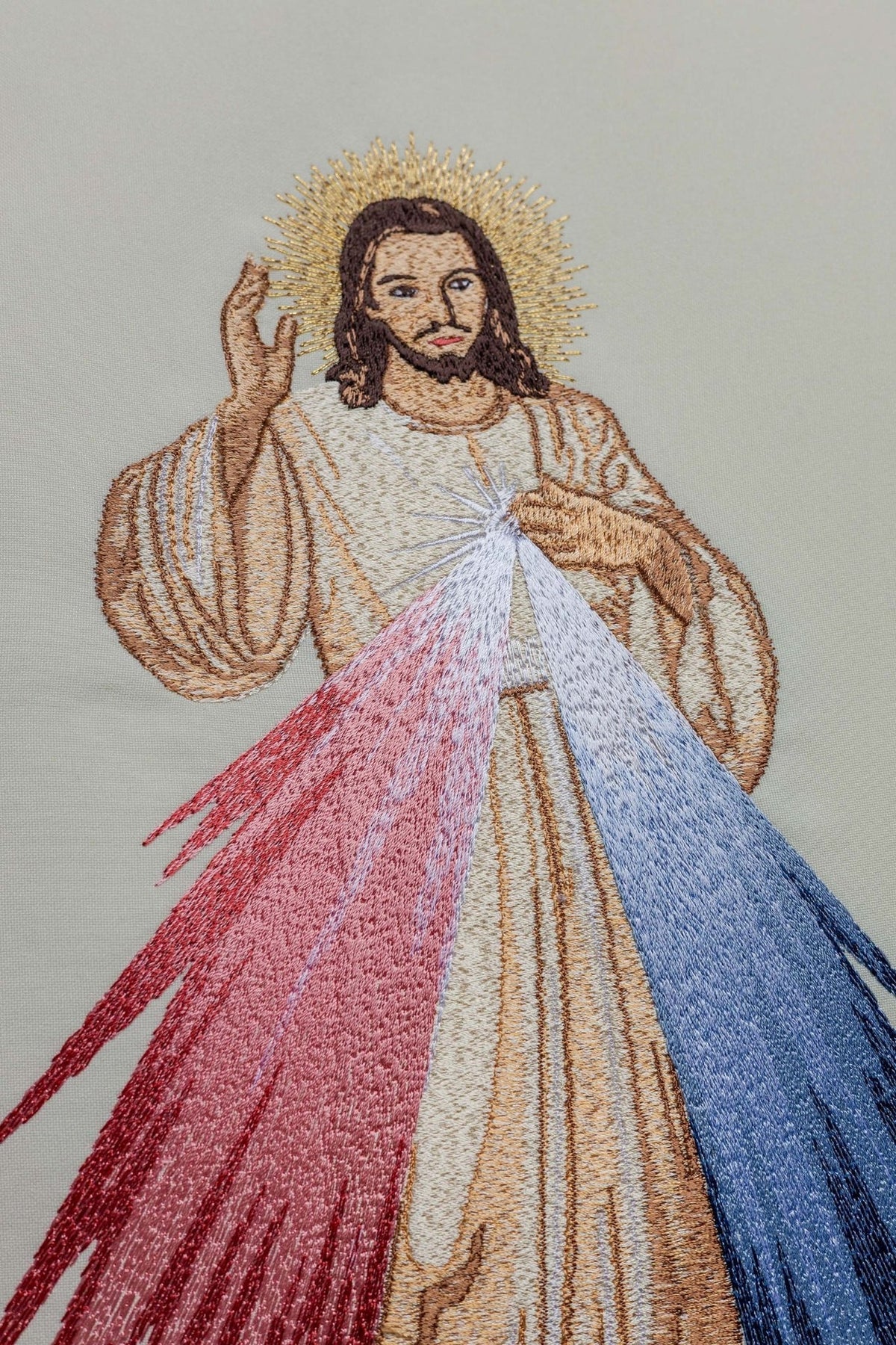Ornat Haftowany Jezus Miłosierny i IHS ecru - SZATYLITURGICZNE.PL