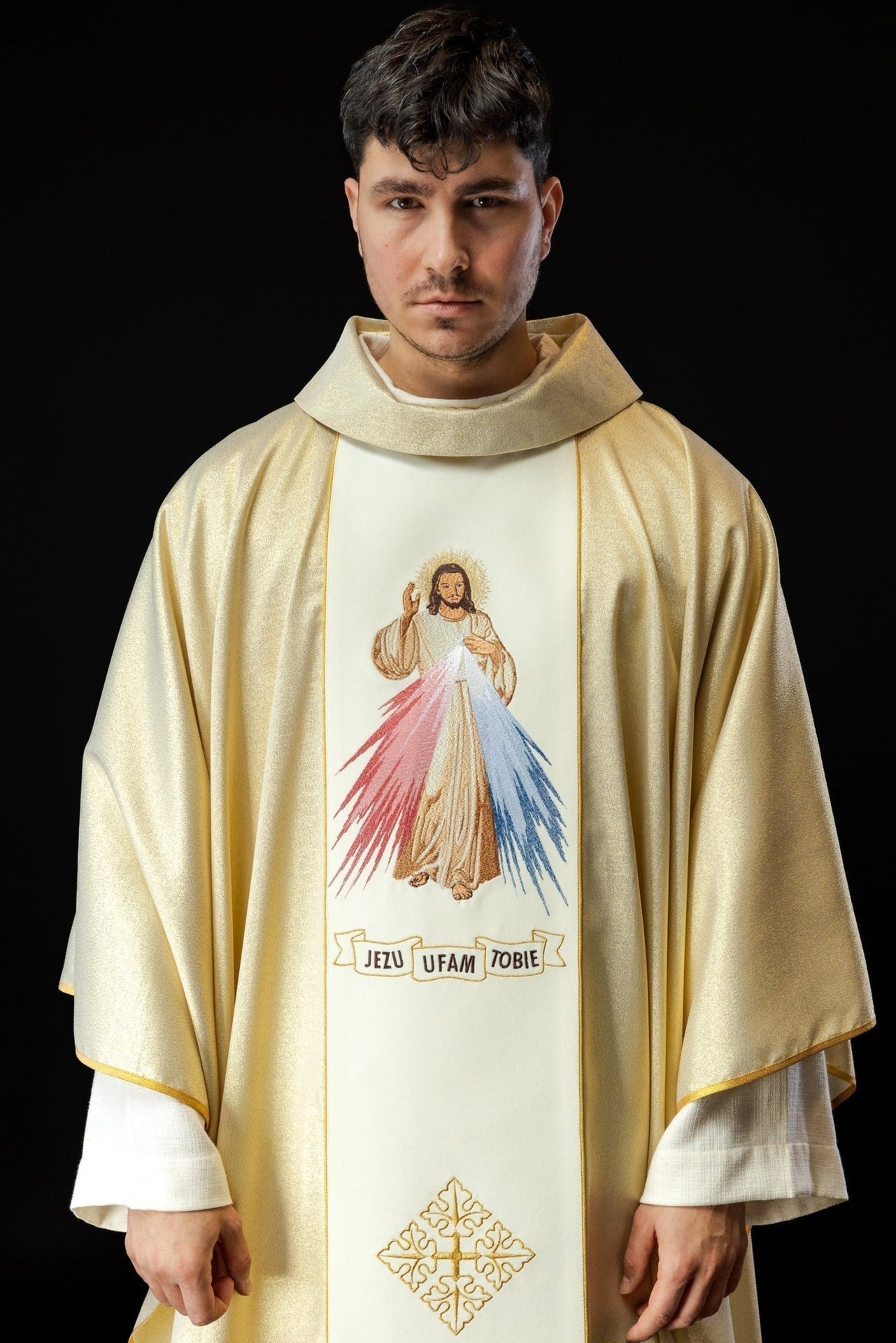 Ornat Haftowany Jezus Miłosierny i IHS w kolorze złotym - SZATYLITURGICZNE.PL