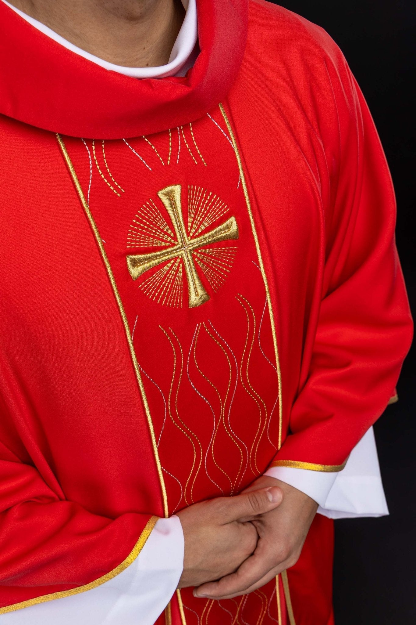 Ornat haftowany Krzyż czerwony - SZATYLITURGICZNE.PL