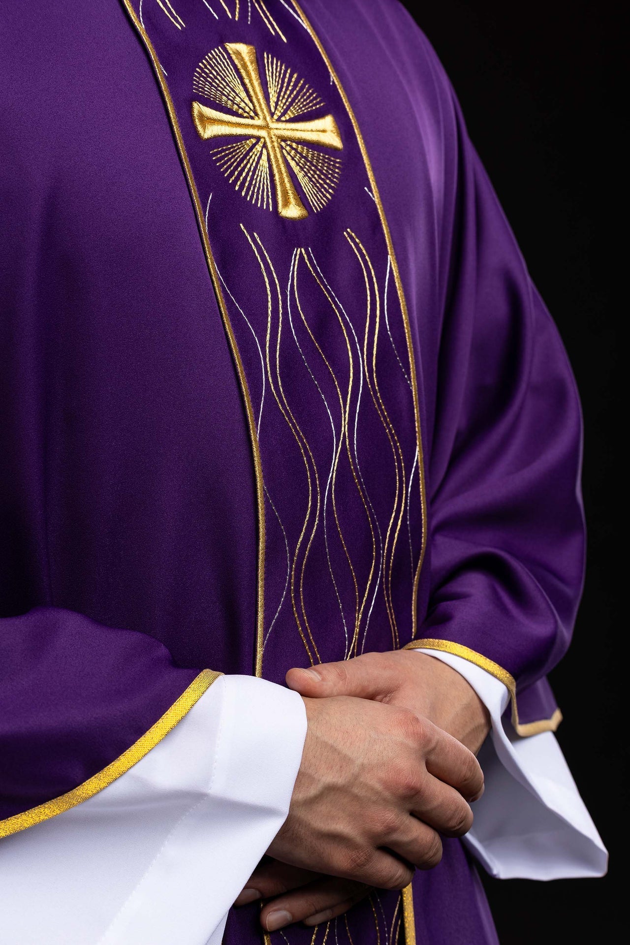 Ornat haftowany Krzyż fioletowy - SZATYLITURGICZNE.PL