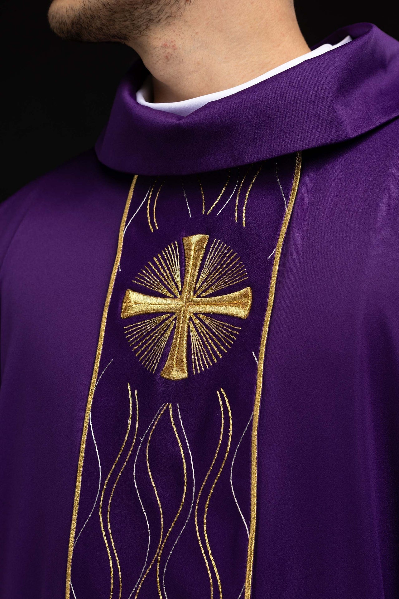 Ornat haftowany Krzyż fioletowy - SZATYLITURGICZNE.PL