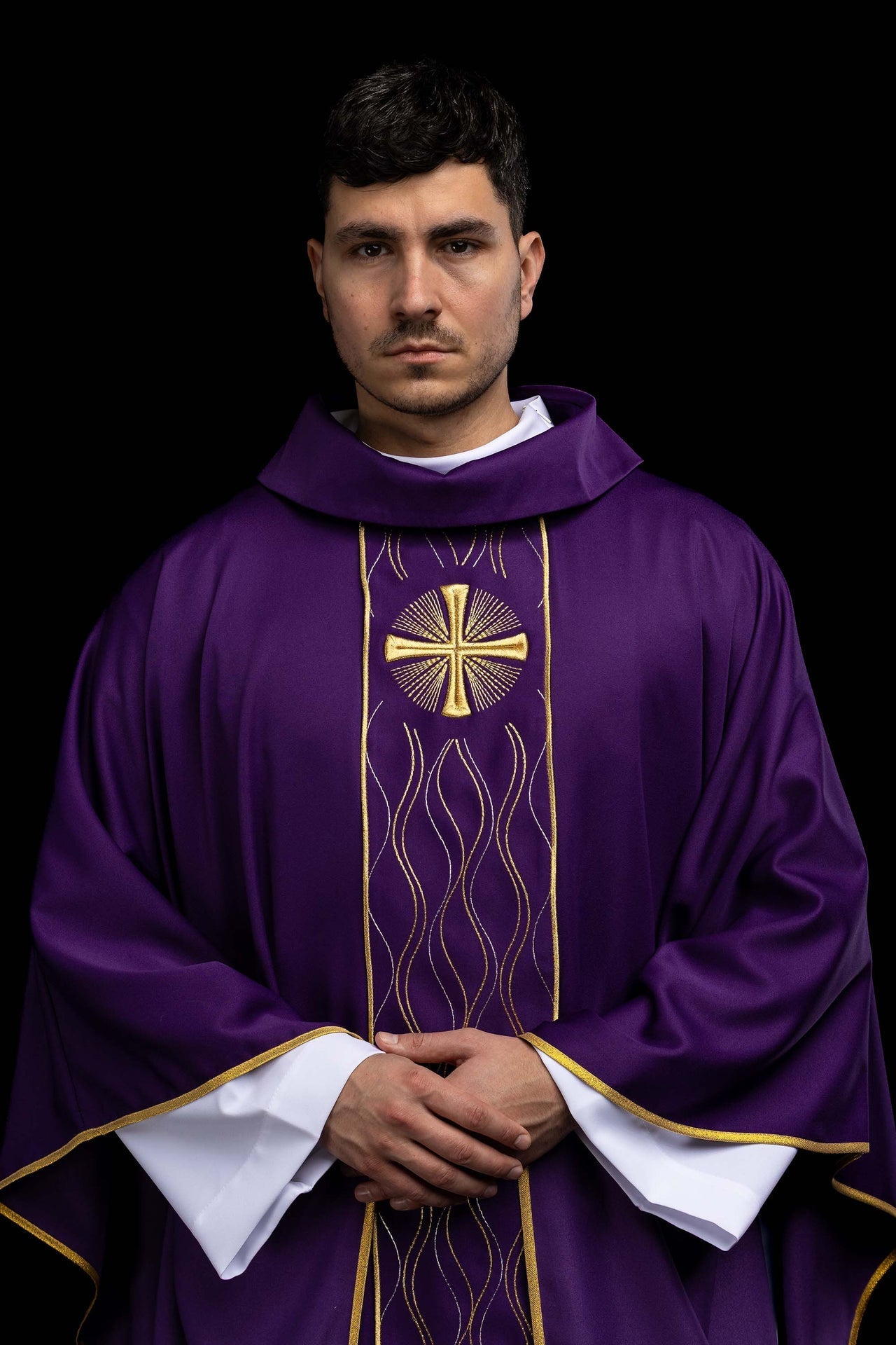 Ornat haftowany Krzyż fioletowy - SZATYLITURGICZNE.PL