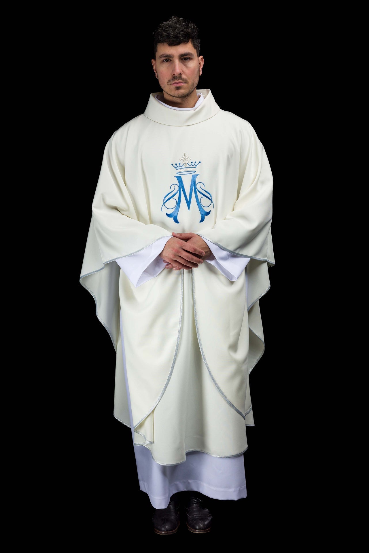 Ornat haftowany z motywem Maryjnym ecru - SZATYLITURGICZNE.PL